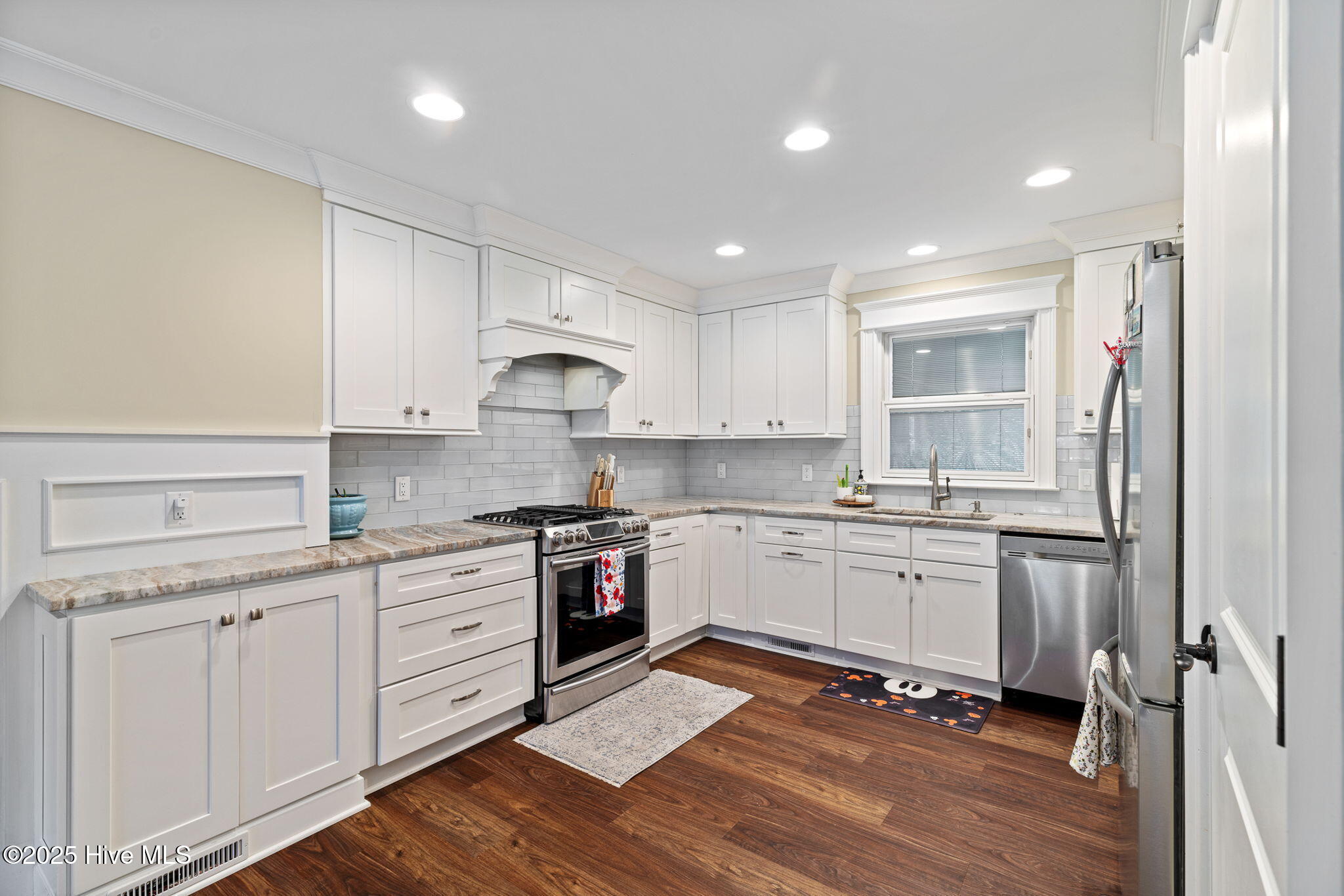 100548245 | Photo 18