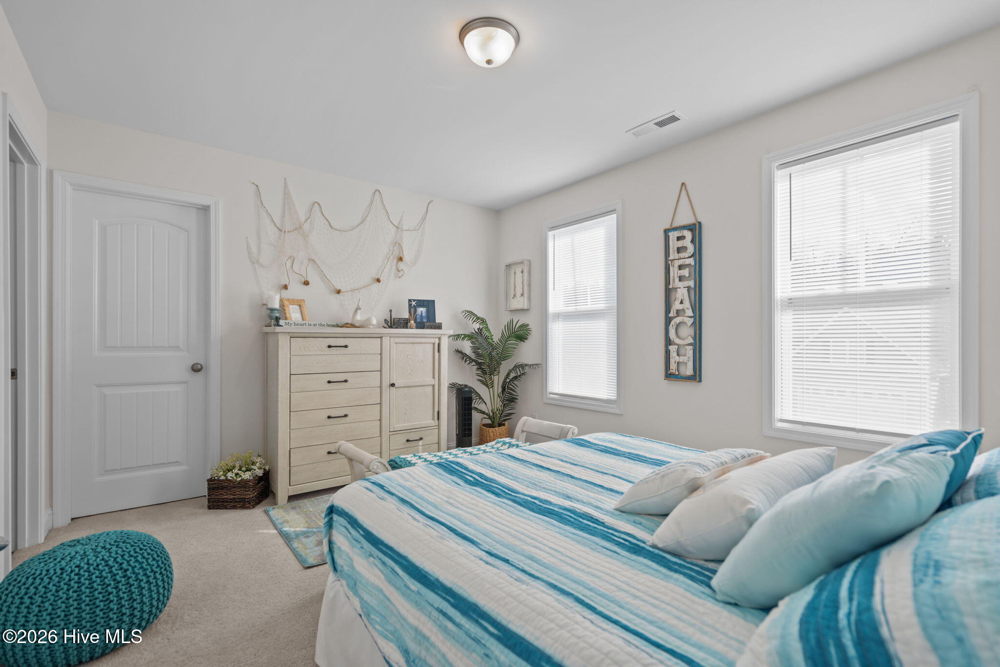 100548714 | Photo 30