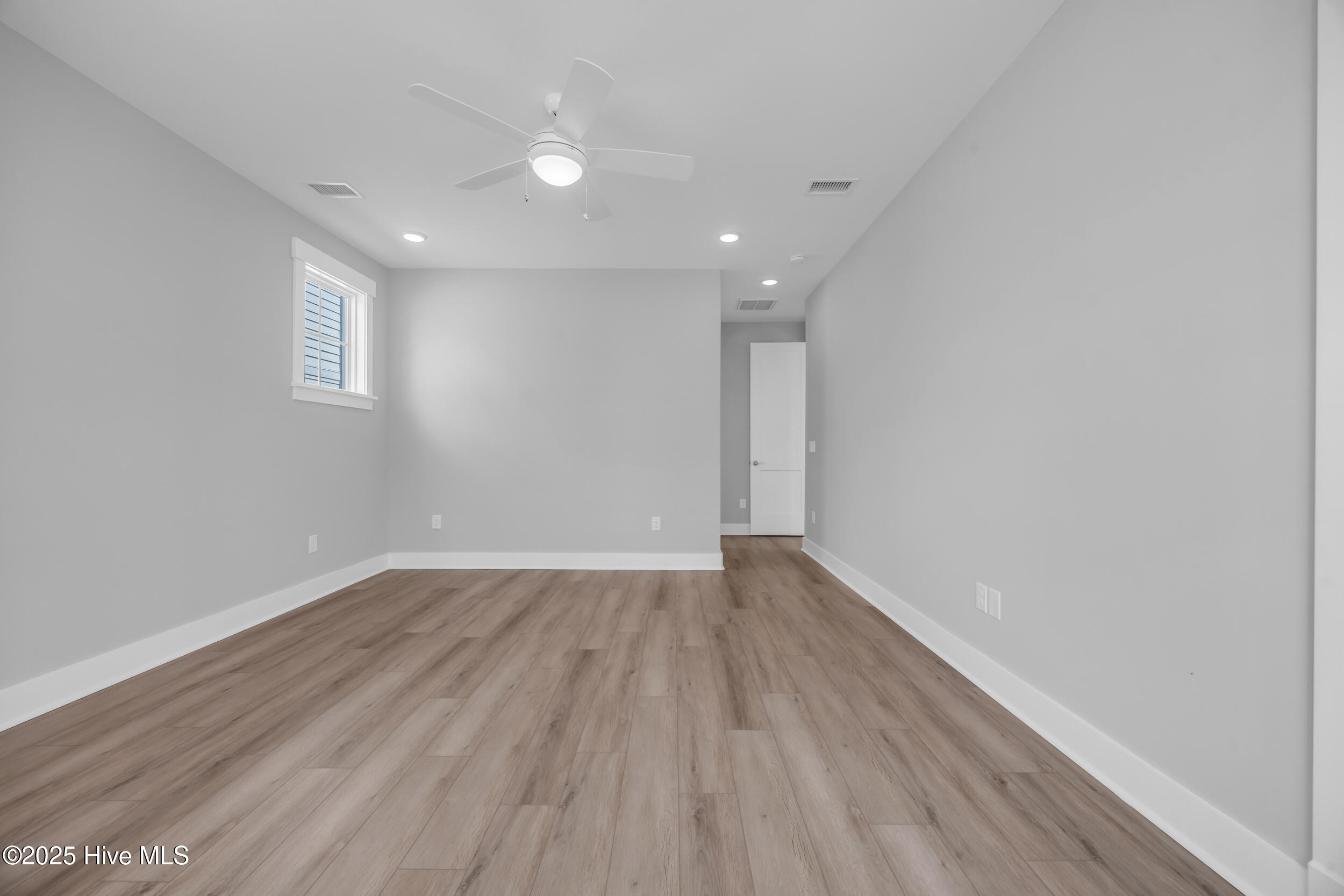 100507906 | Photo 10