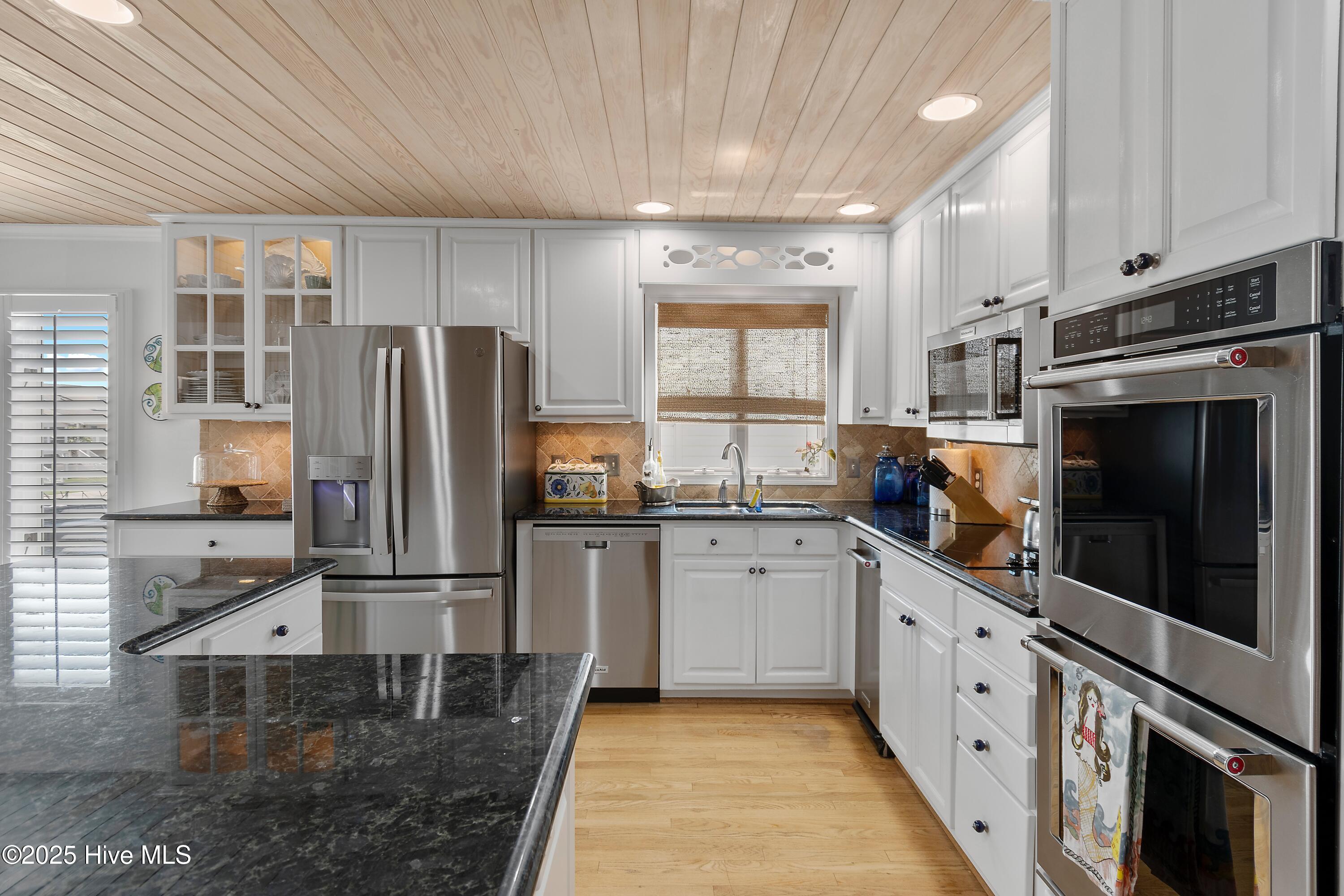 100527373 | Photo 17