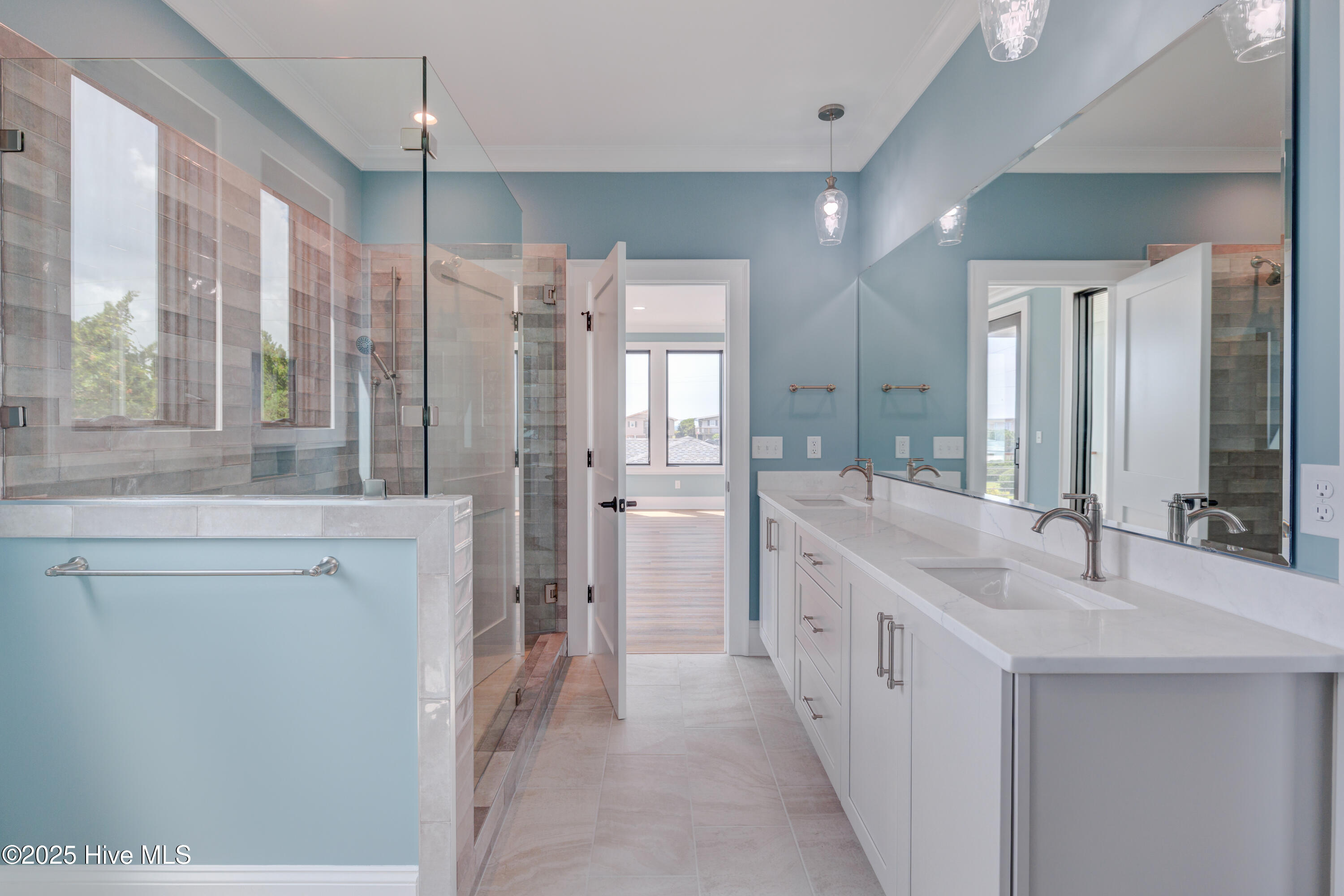 100519024 | Photo 56