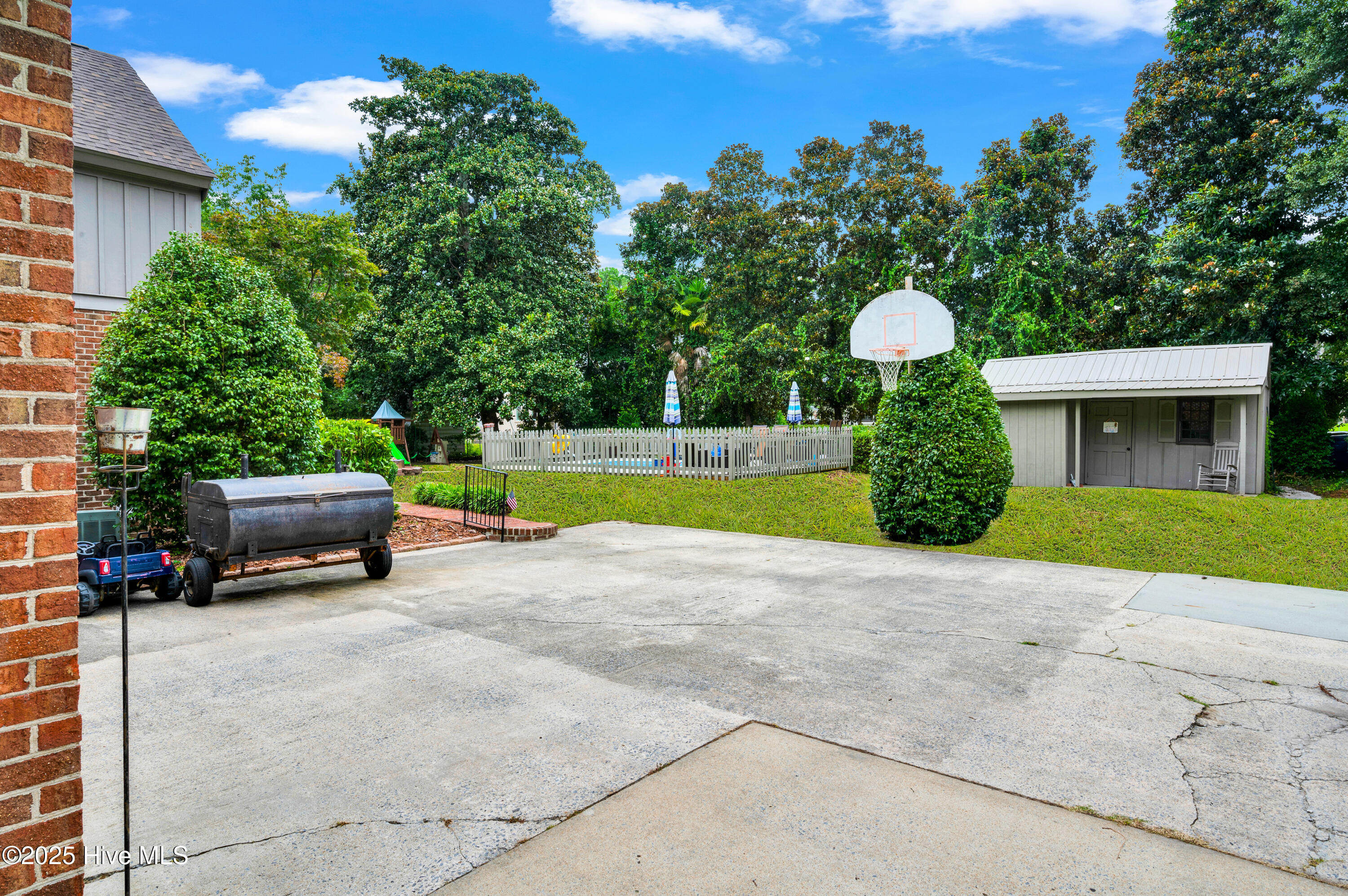 Homes for sale in Greenville, NC | 204 Williamsburg Dr, Greenville, NC 27858 | MLS# 100523869