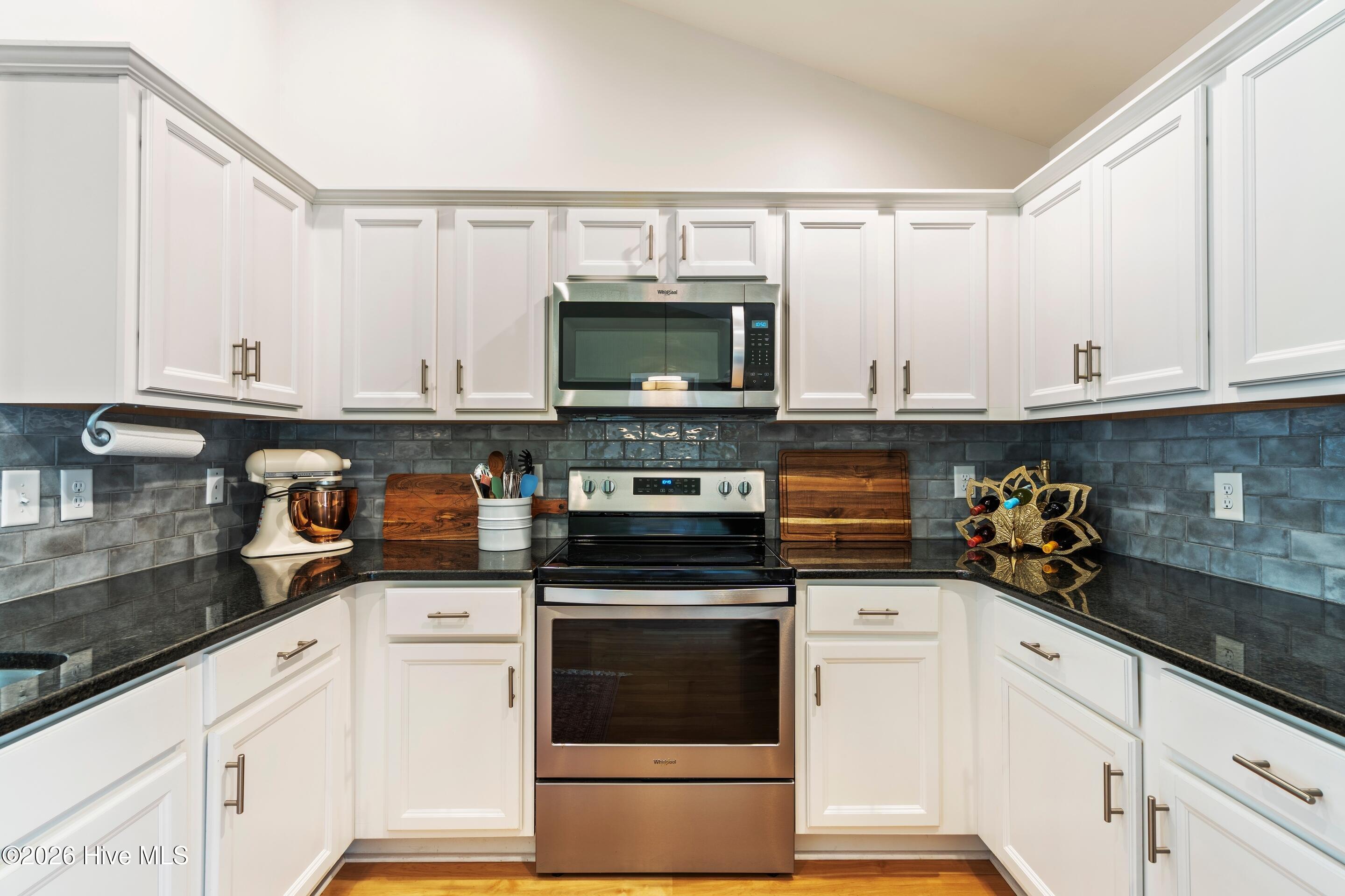 100549435 | Photo 15