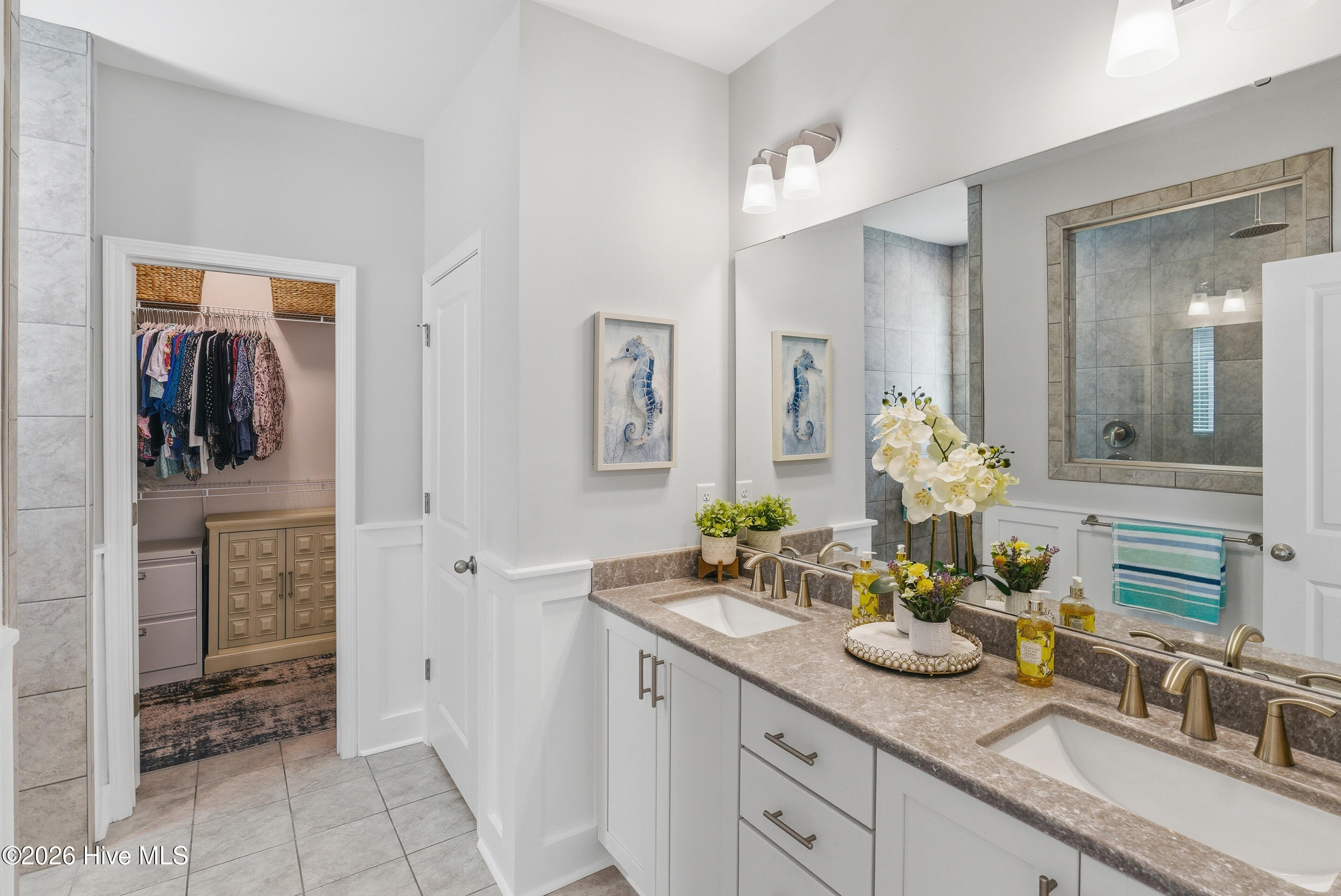 100562920 | Photo 21