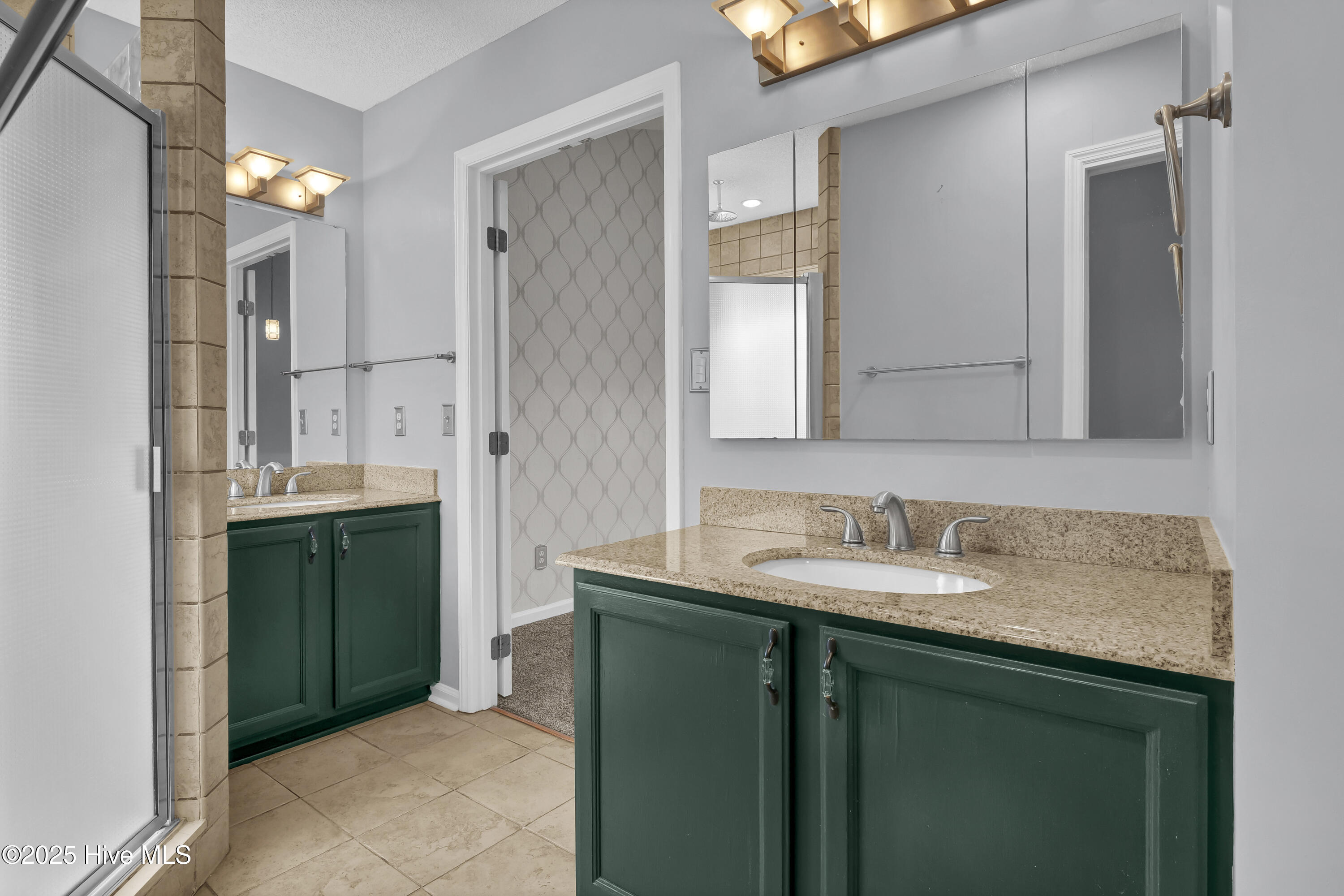 100544266 | Photo 36