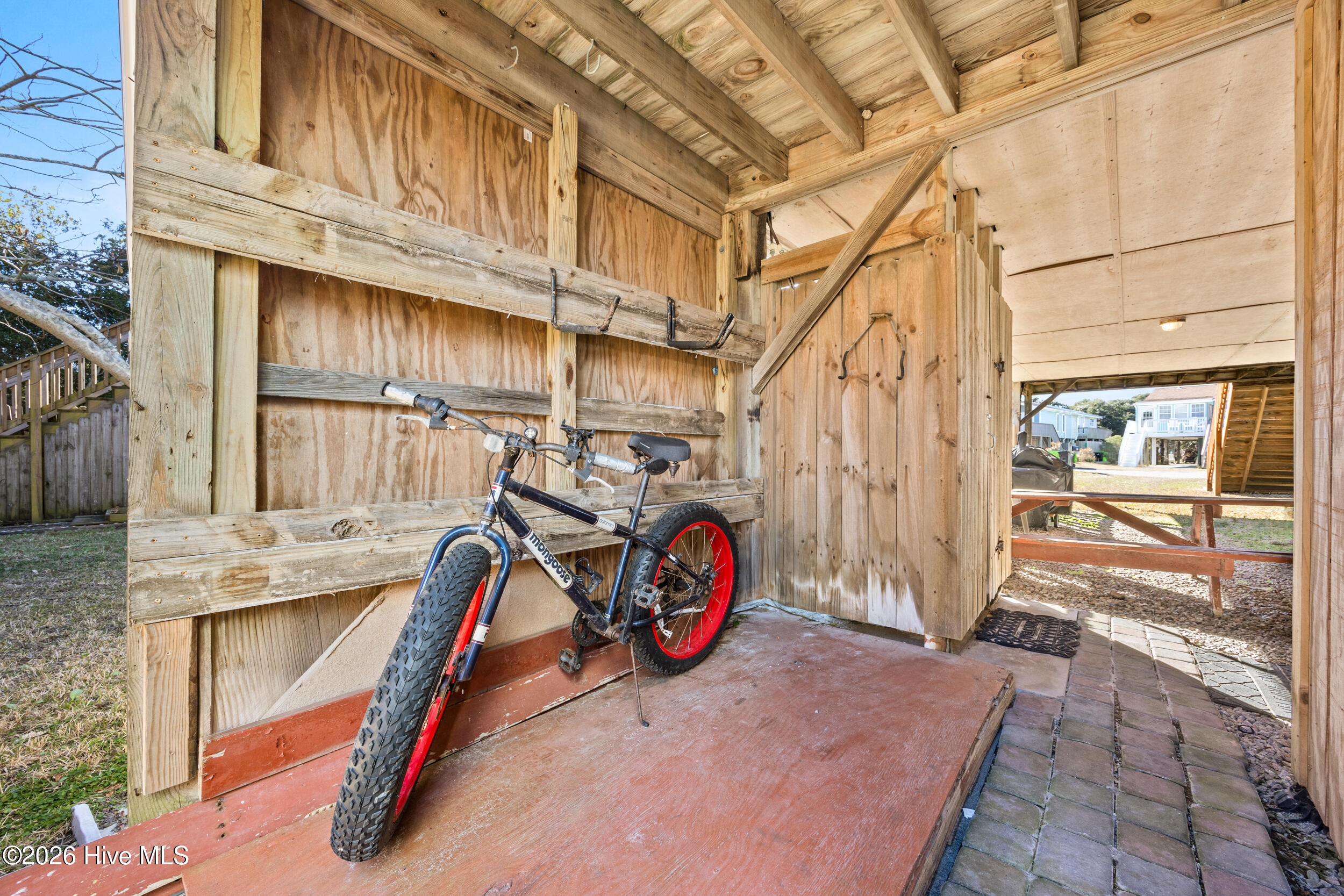 100549784 | Photo 23