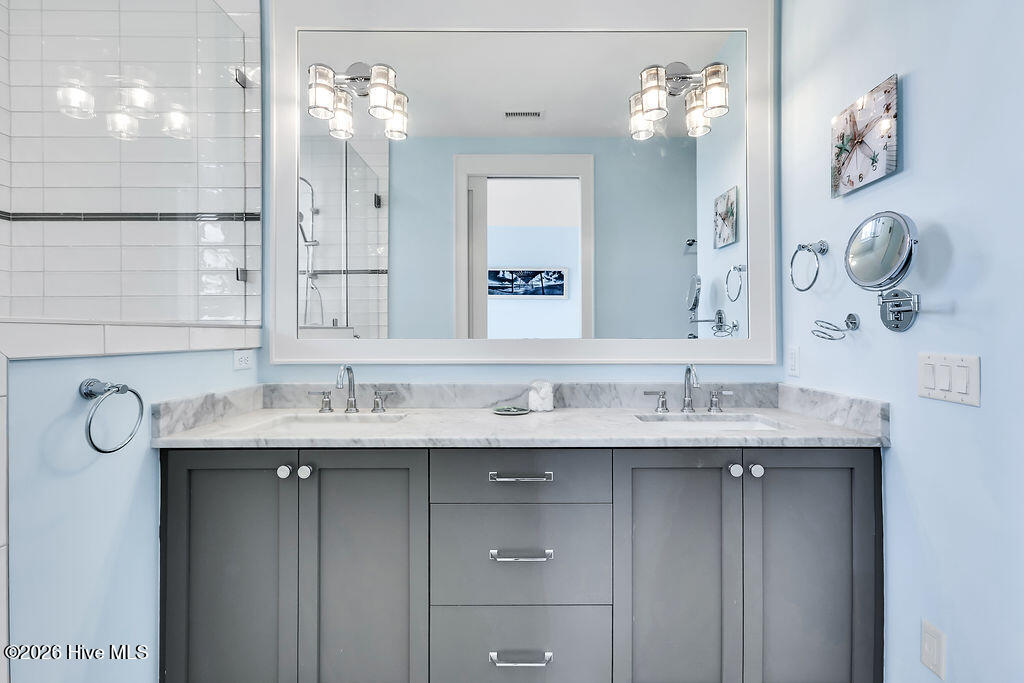 100564956 | Photo 33