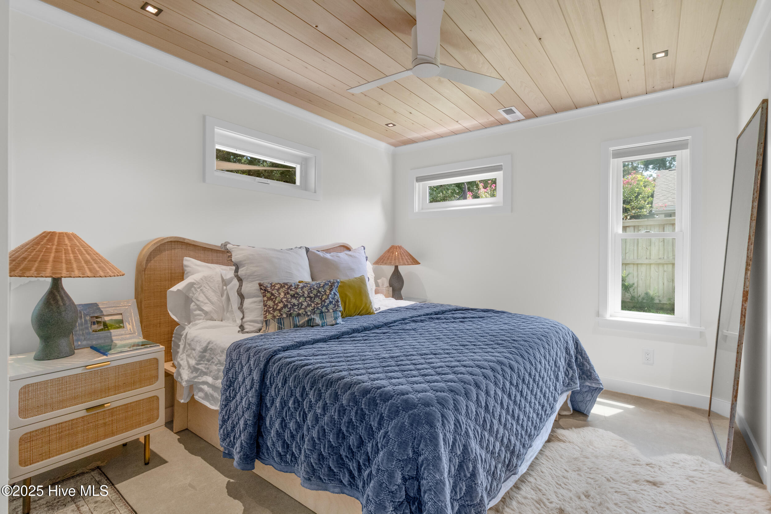 100551660 | Photo 15