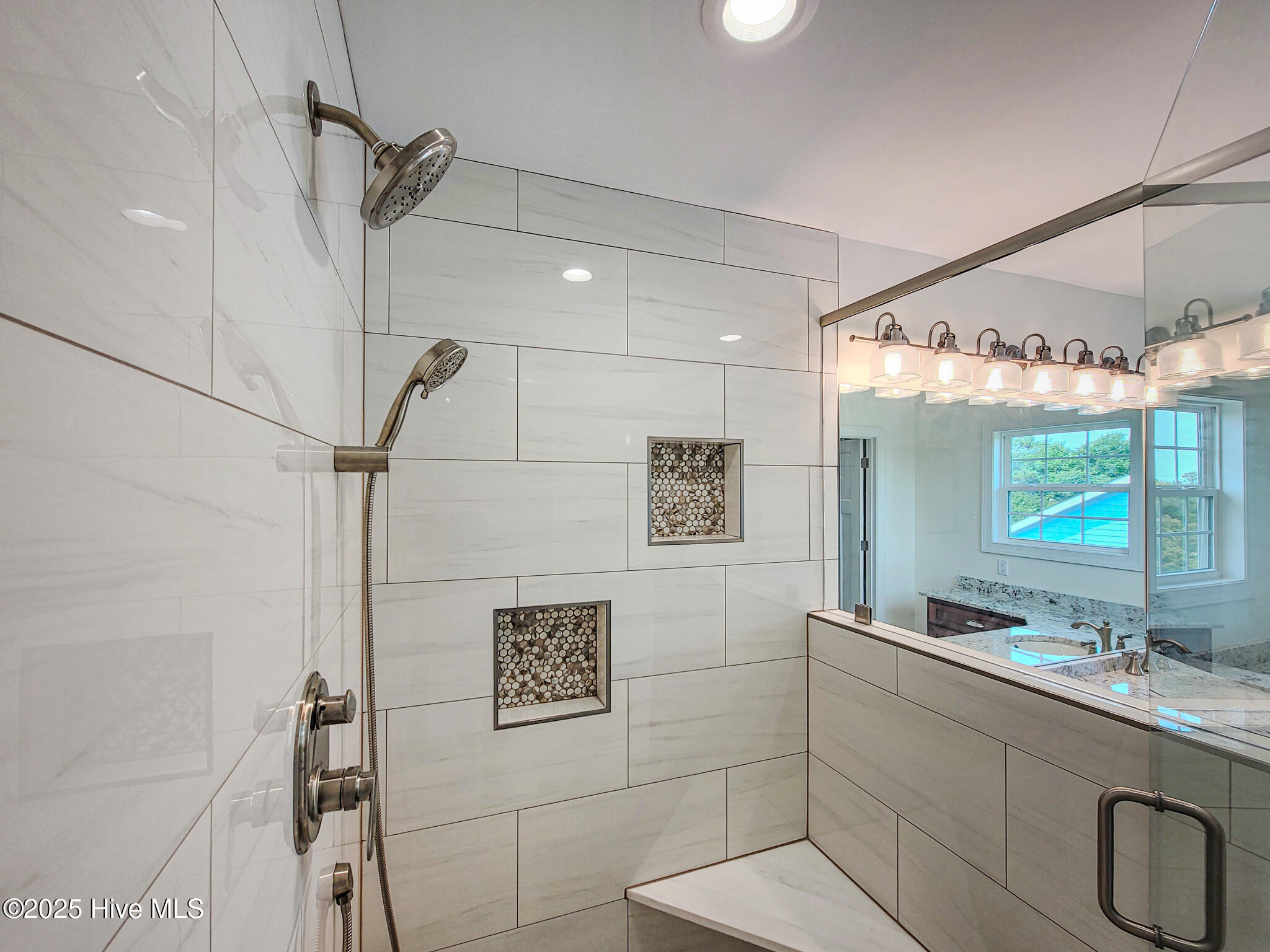 100511254 | Photo 47