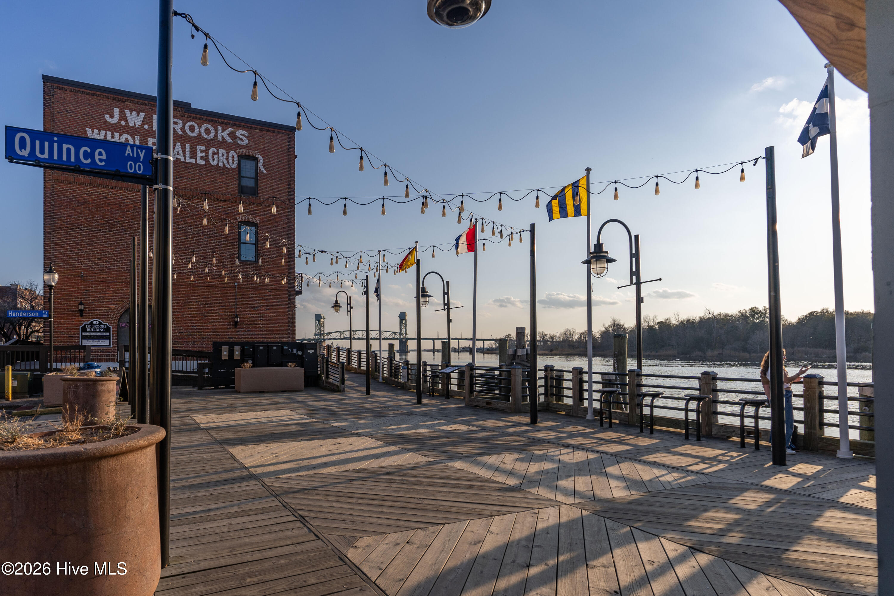 100555401 | Photo 35