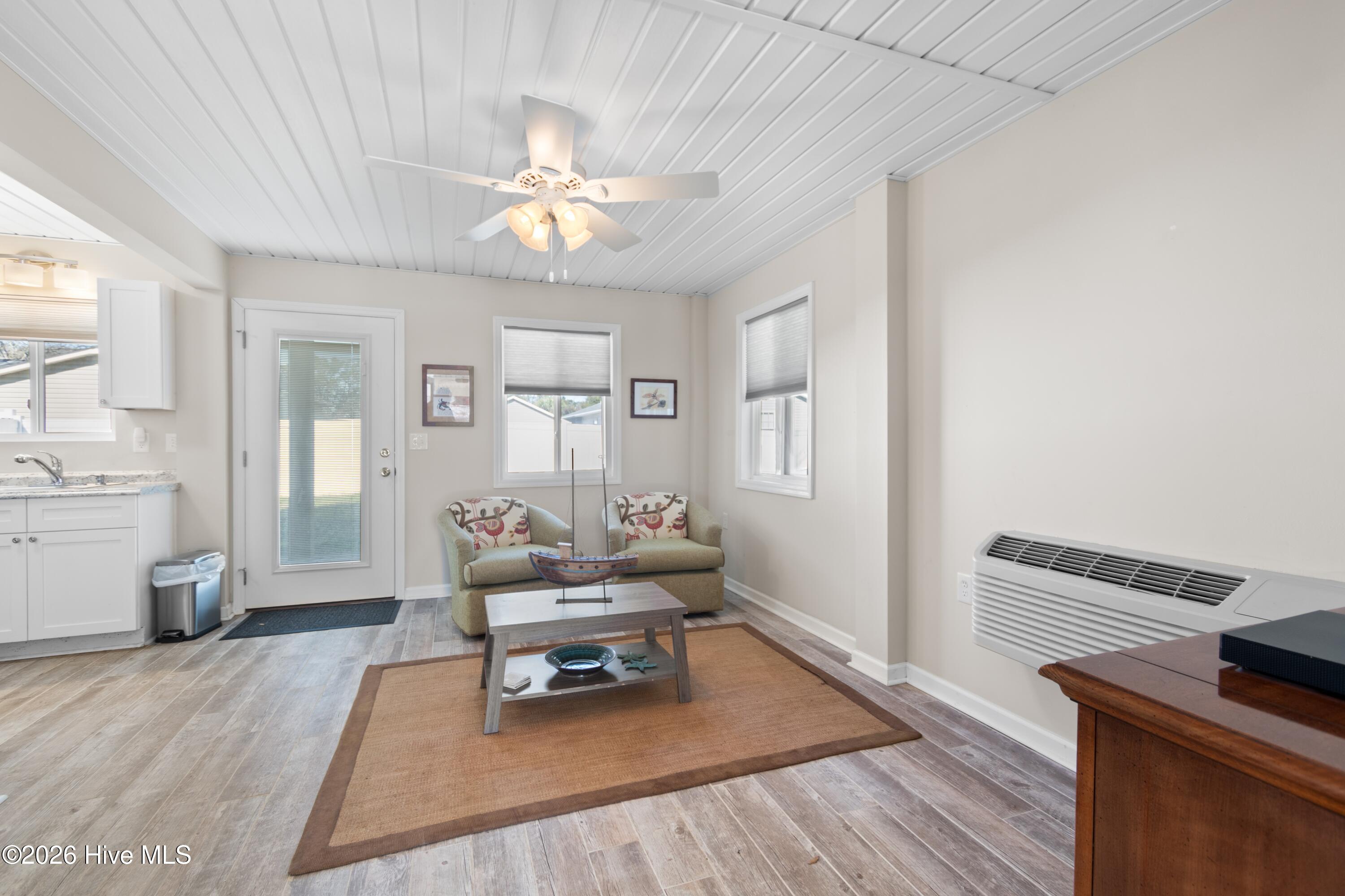 100561293 | Photo 33