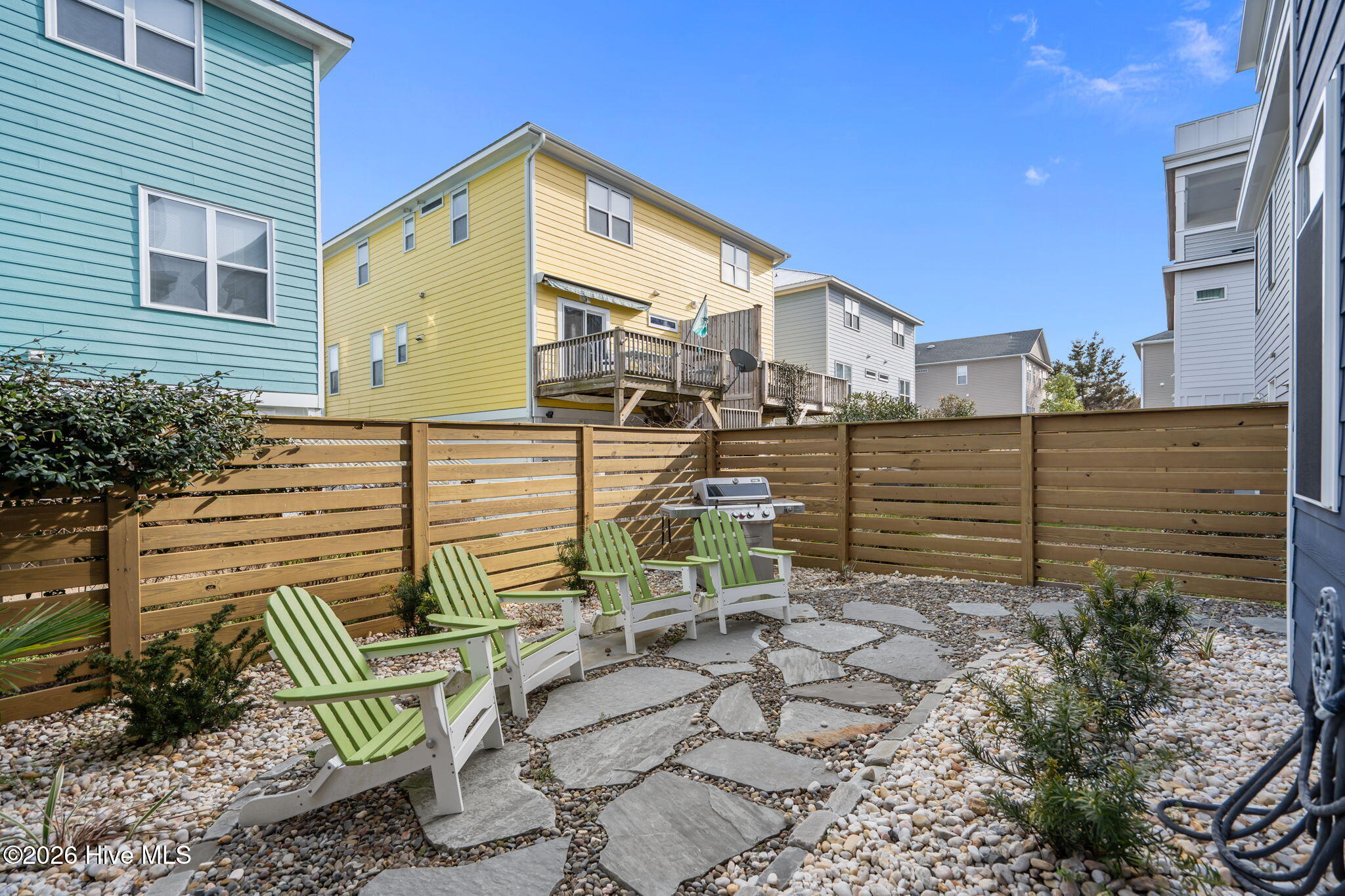 100552743 | Photo 48