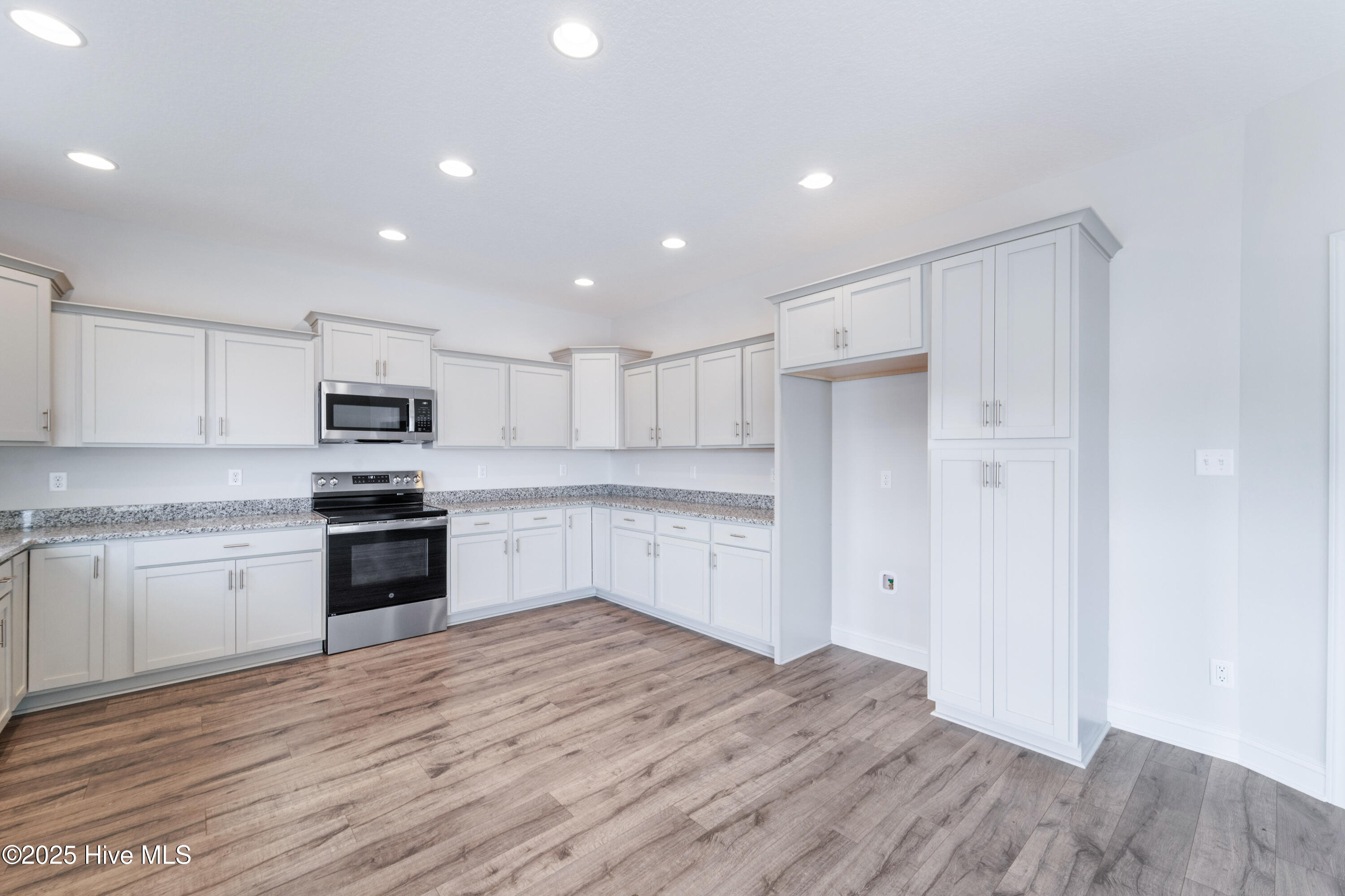 100525564 | Photo 11