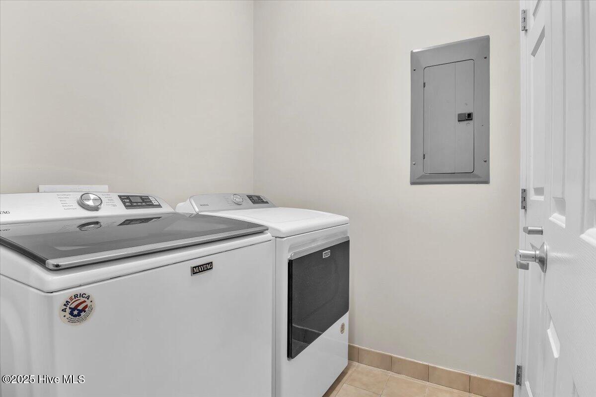 100545058 | Photo 41