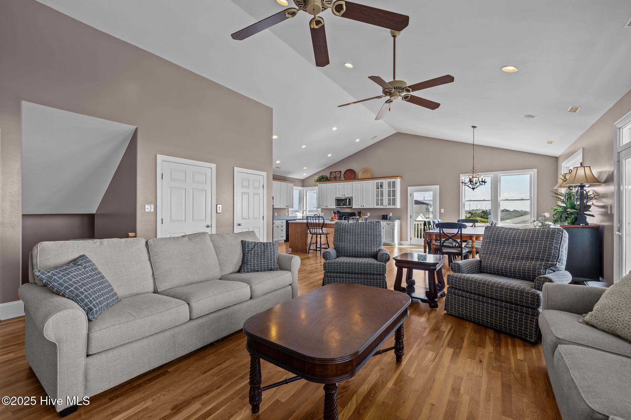 100531383 | Photo 20