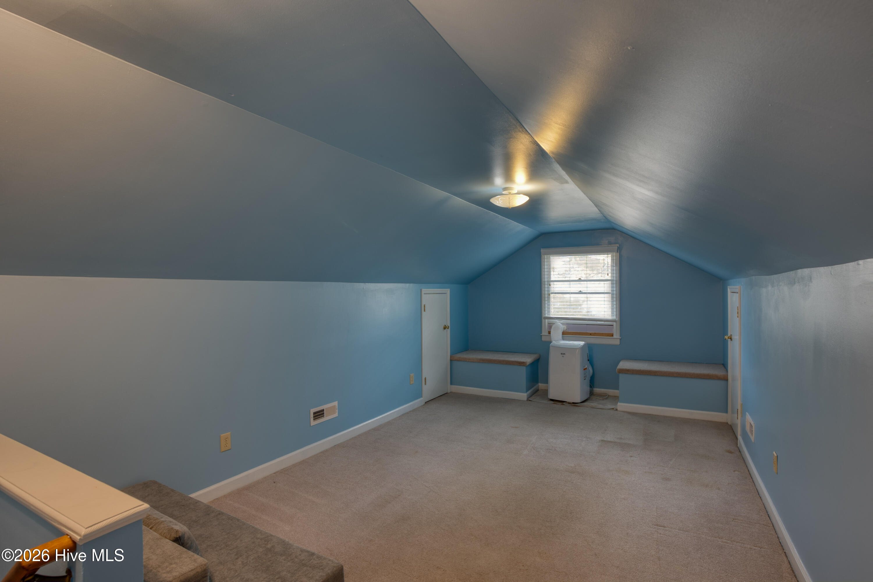 100562340 | Photo 17