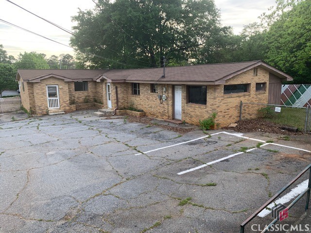 Secondary building in rear of Main house