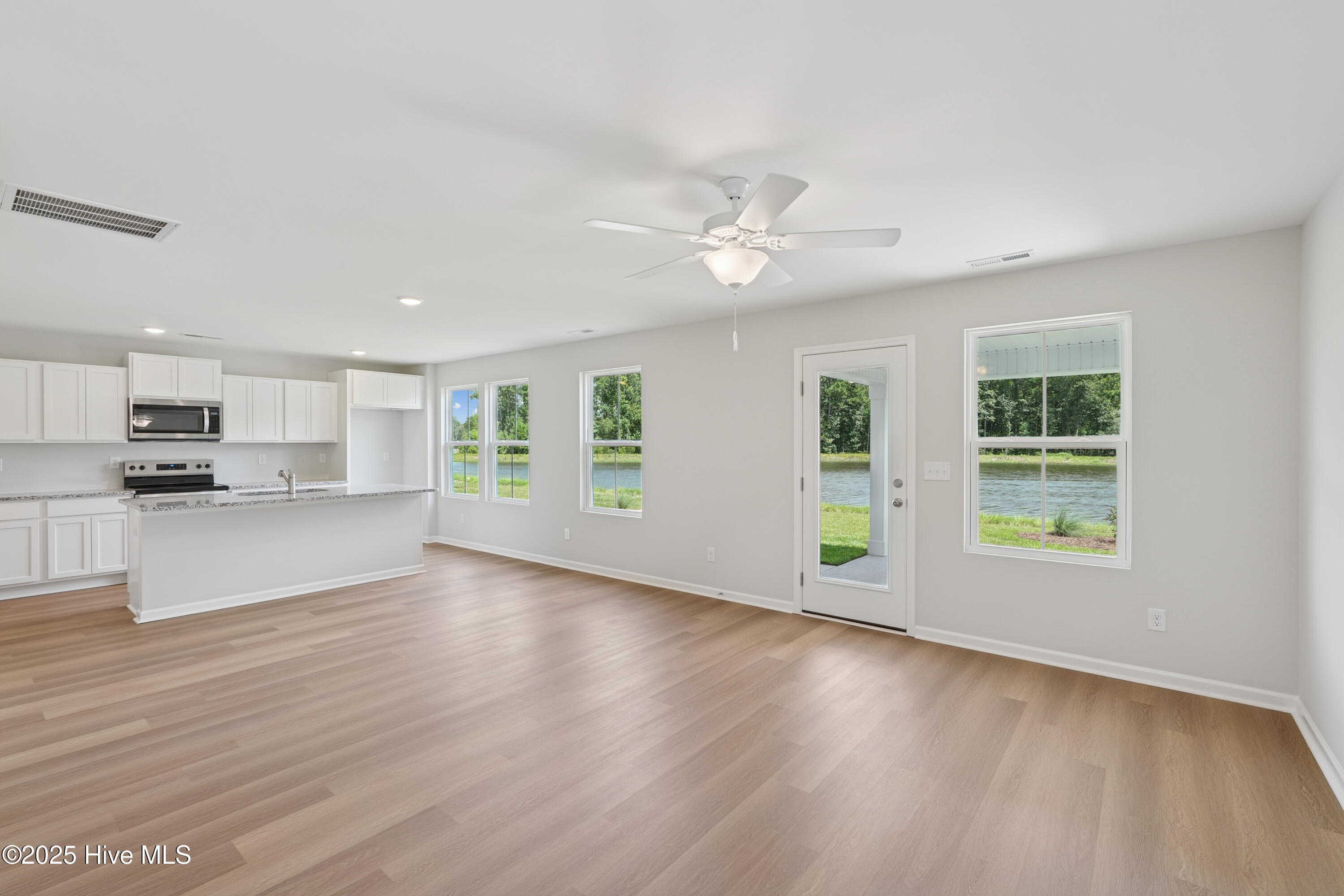 100542499 | Photo 29