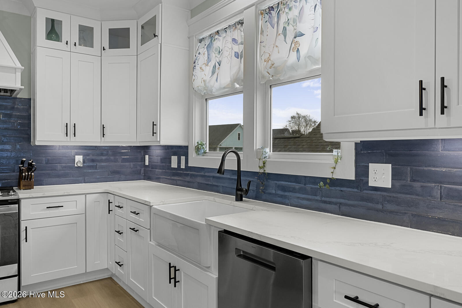 100557738 | Photo 14