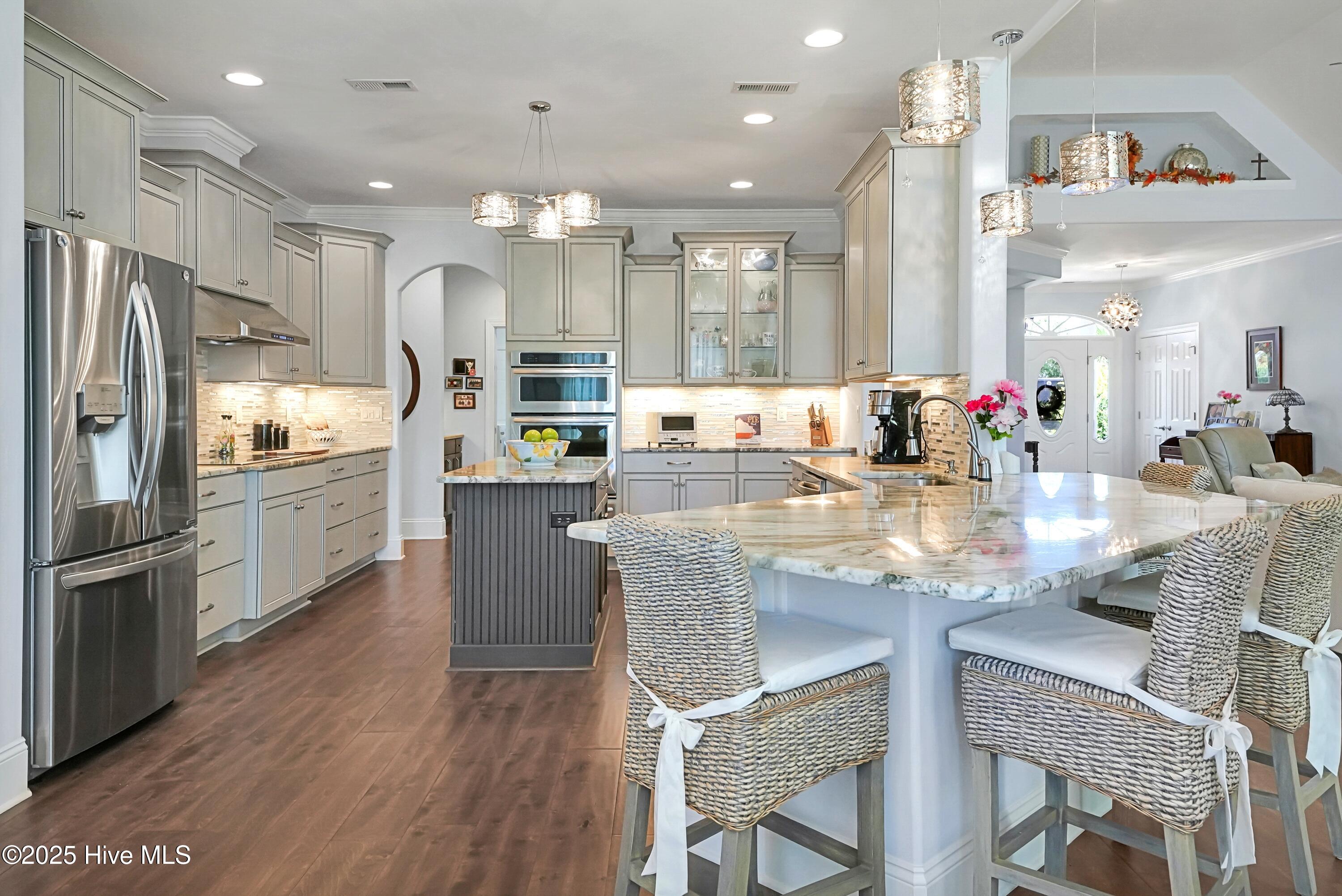 100557169 | Photo 13