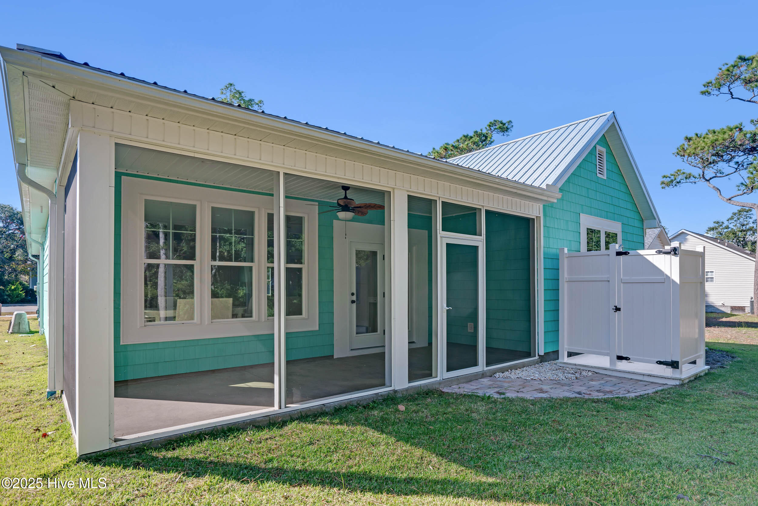 100460470 | Photo 49