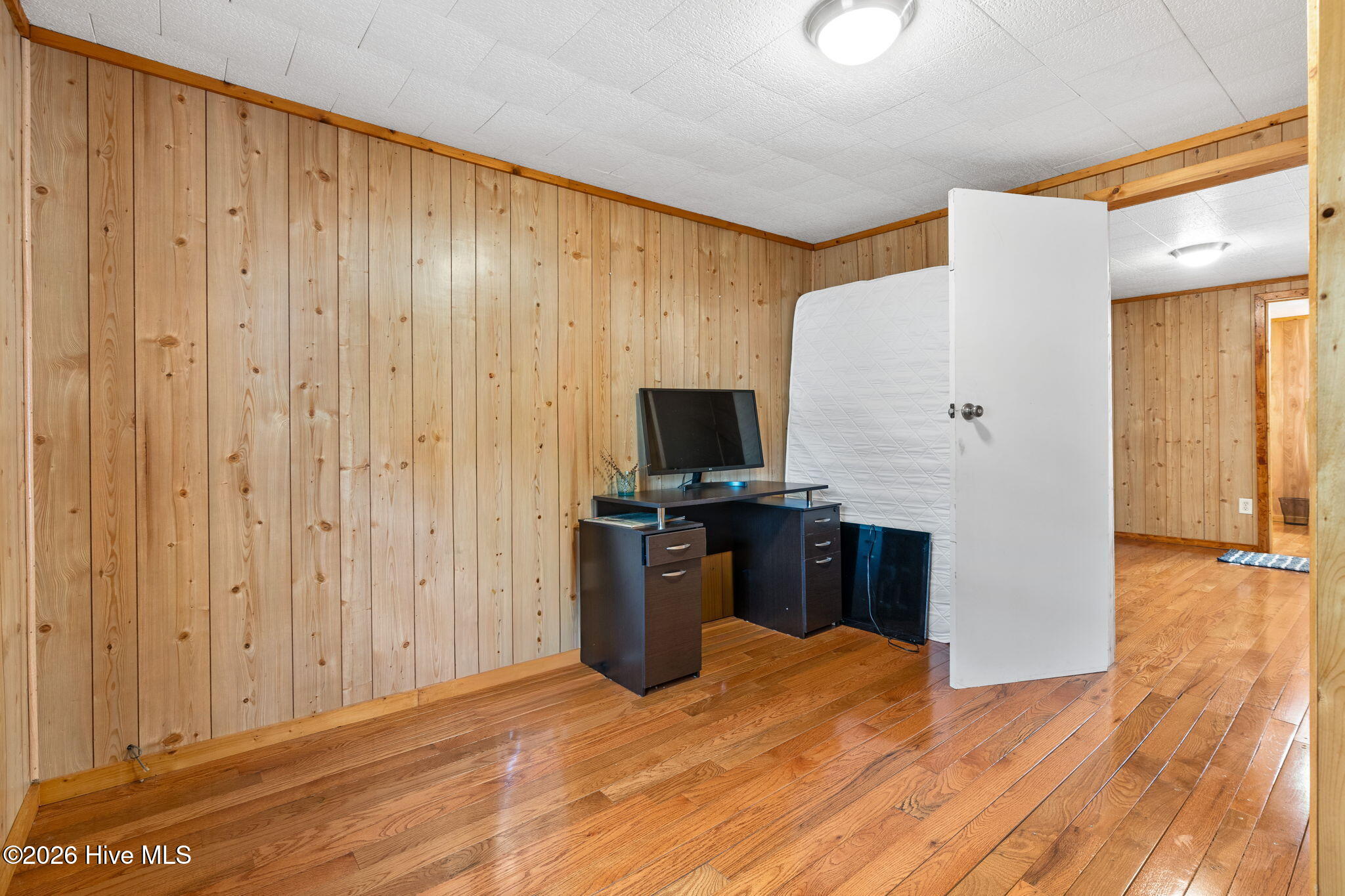 100555988 | Photo 13