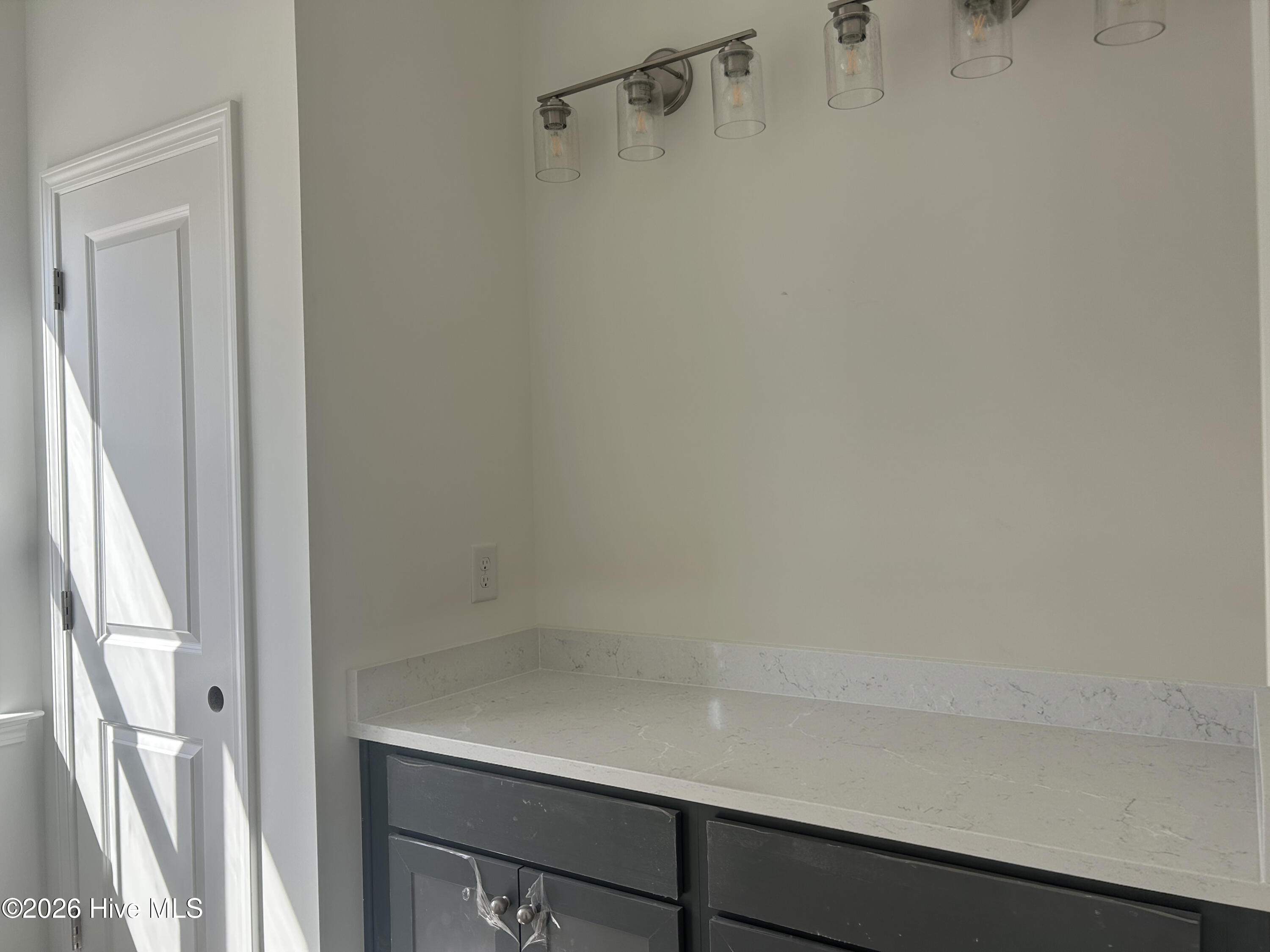 100558697 | Photo 16