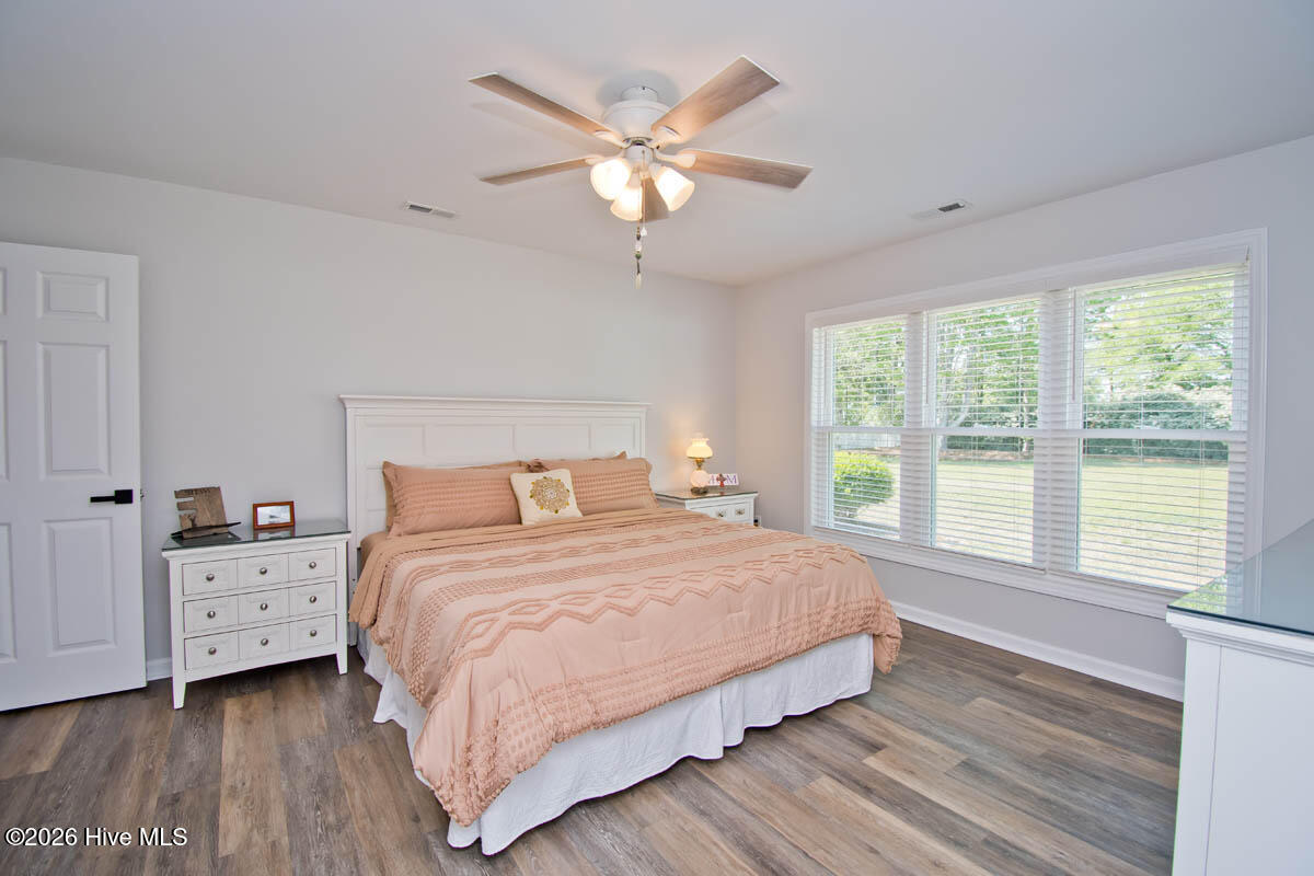 100569264 | Photo 55