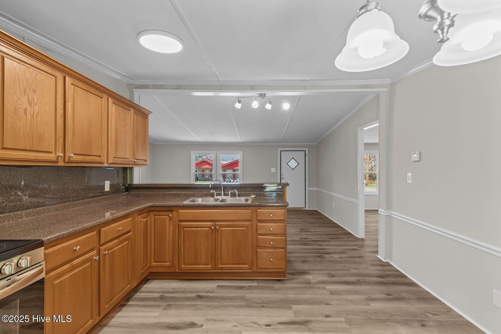 100565795 | Photo 13