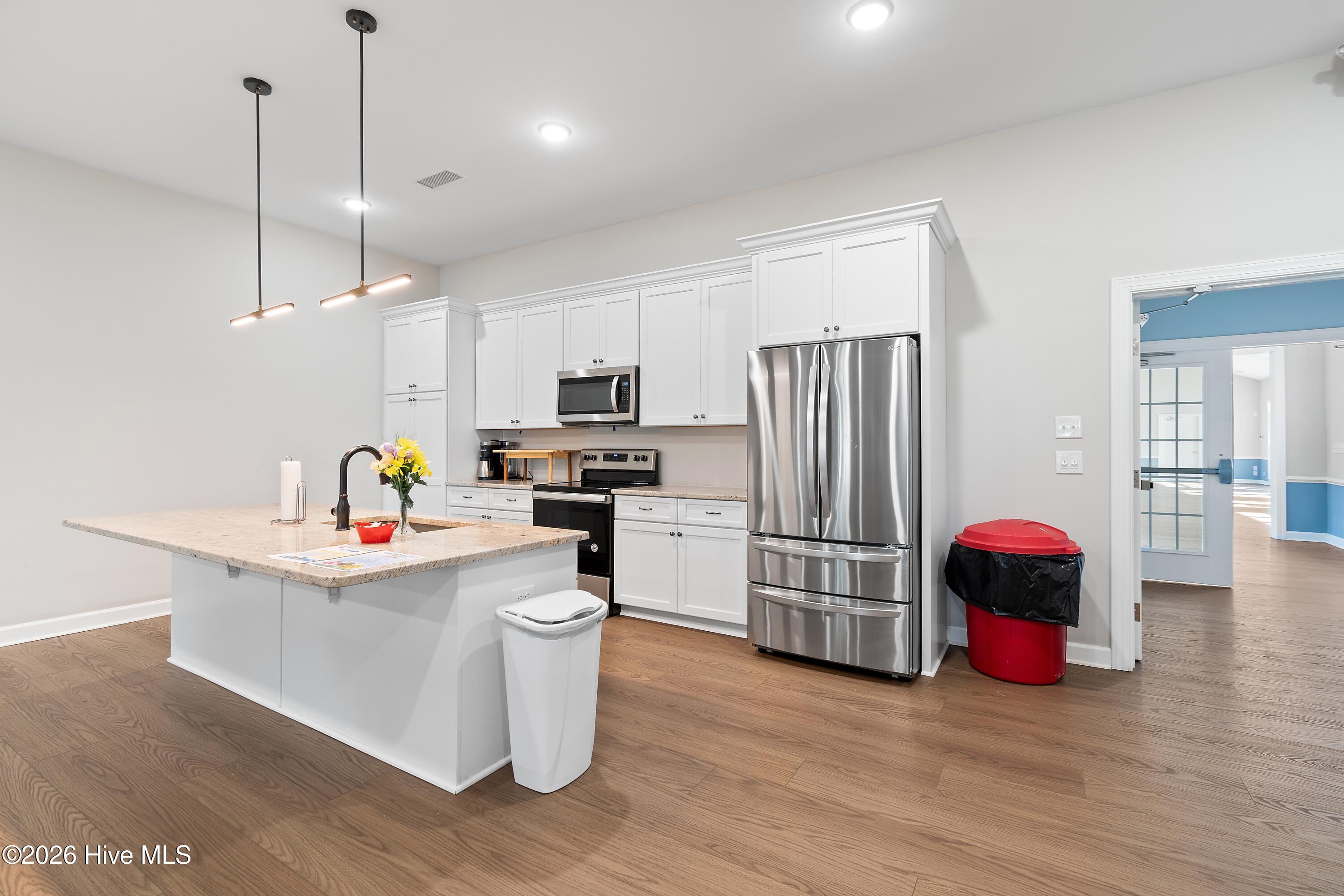 100560224 | Photo 44