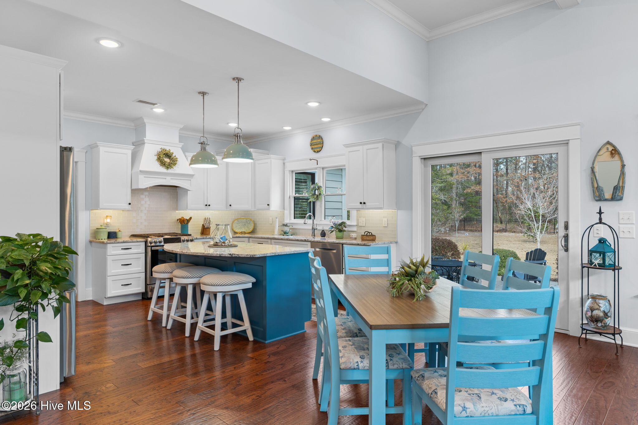 100560975 | Photo 16