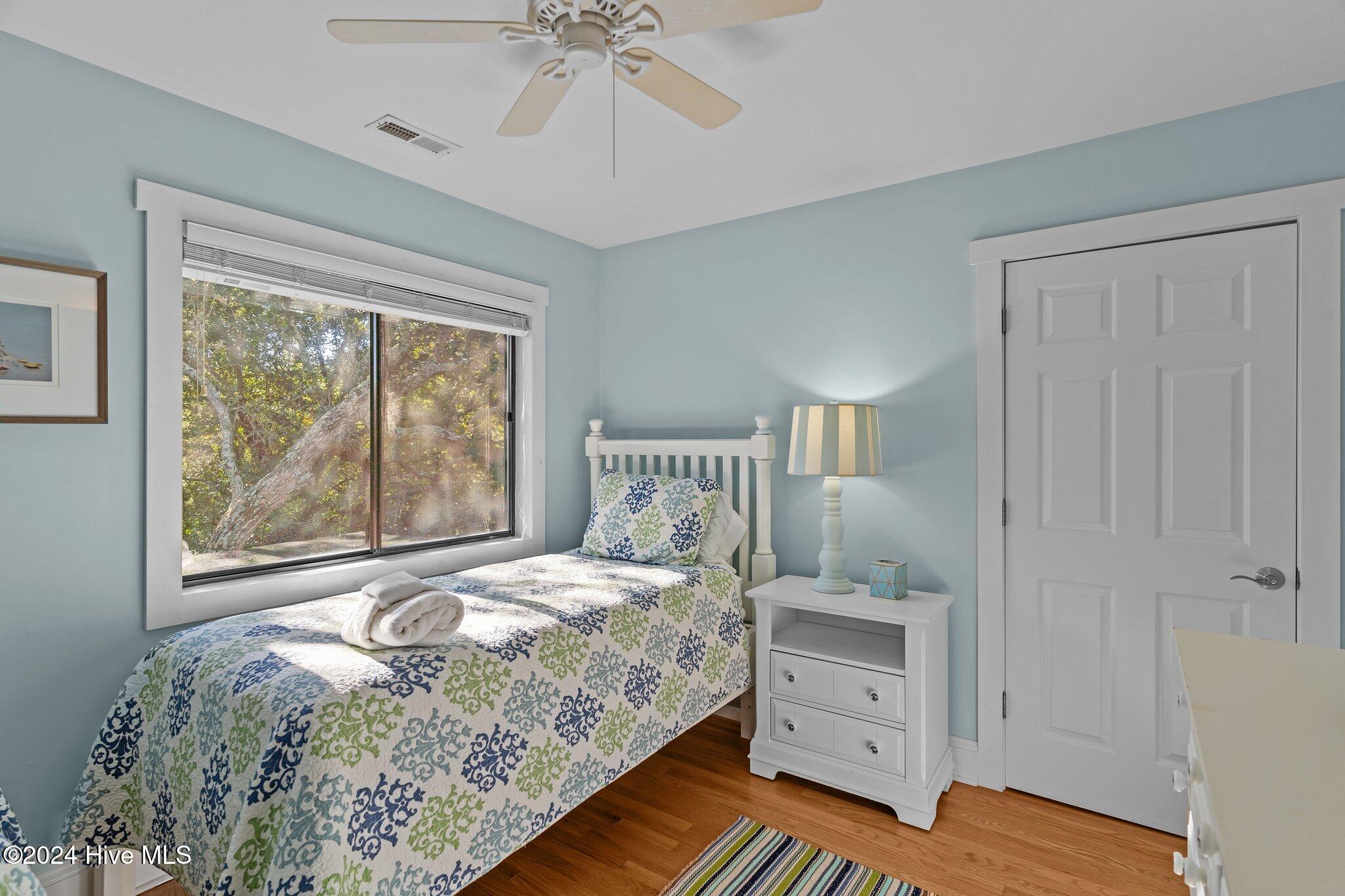 100551780 | Photo 36