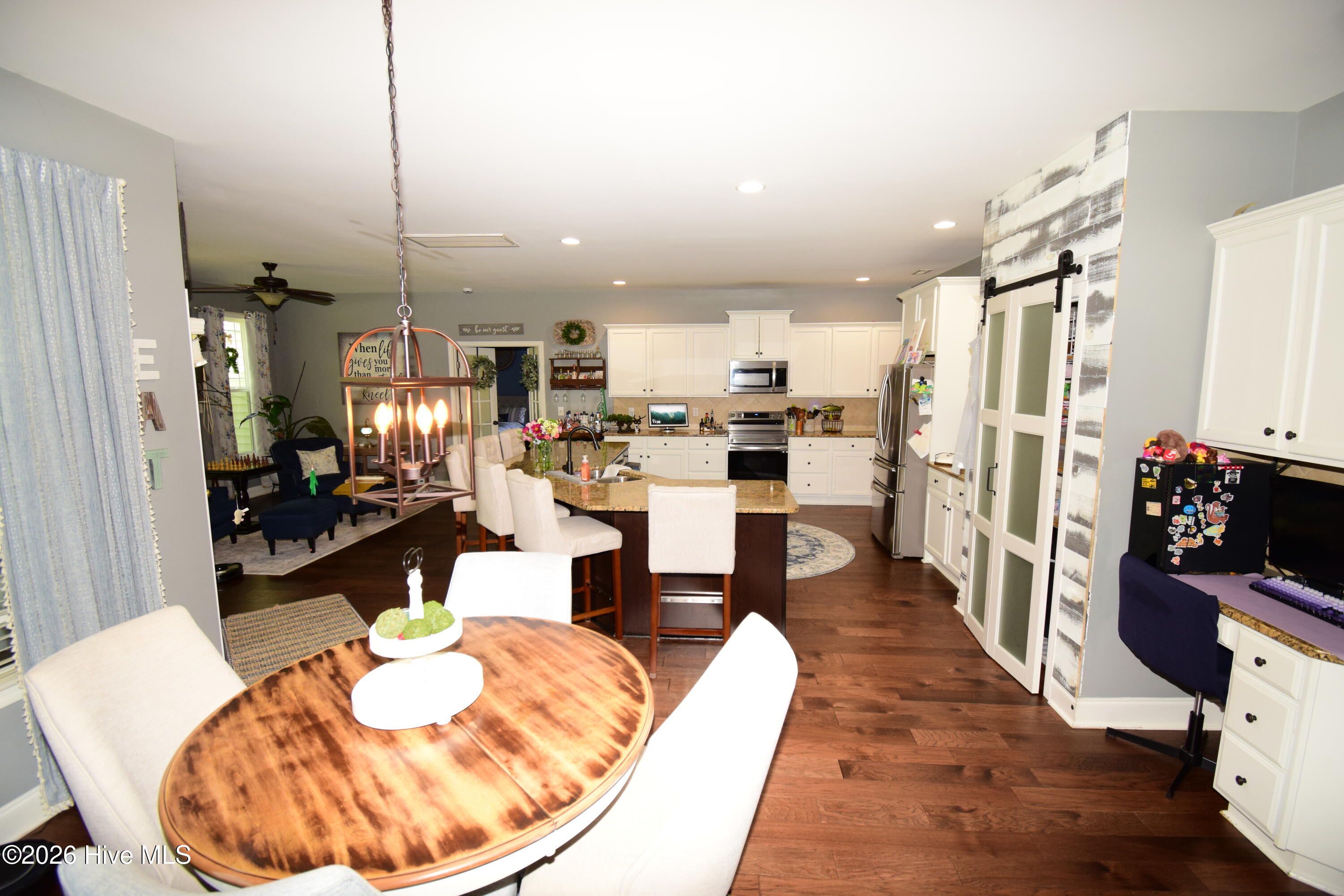 100566647 | Photo 18