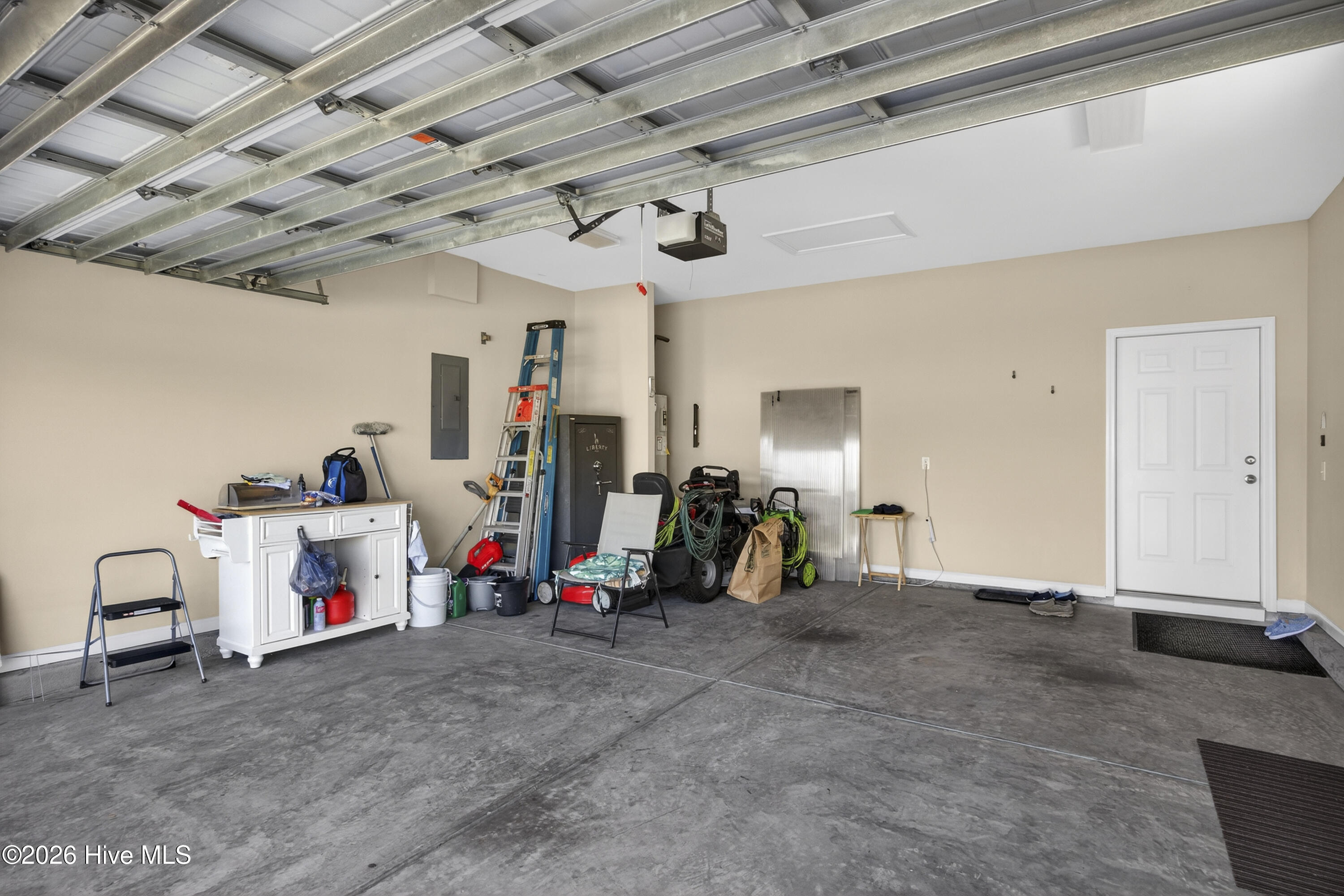 100563500 | Photo 38