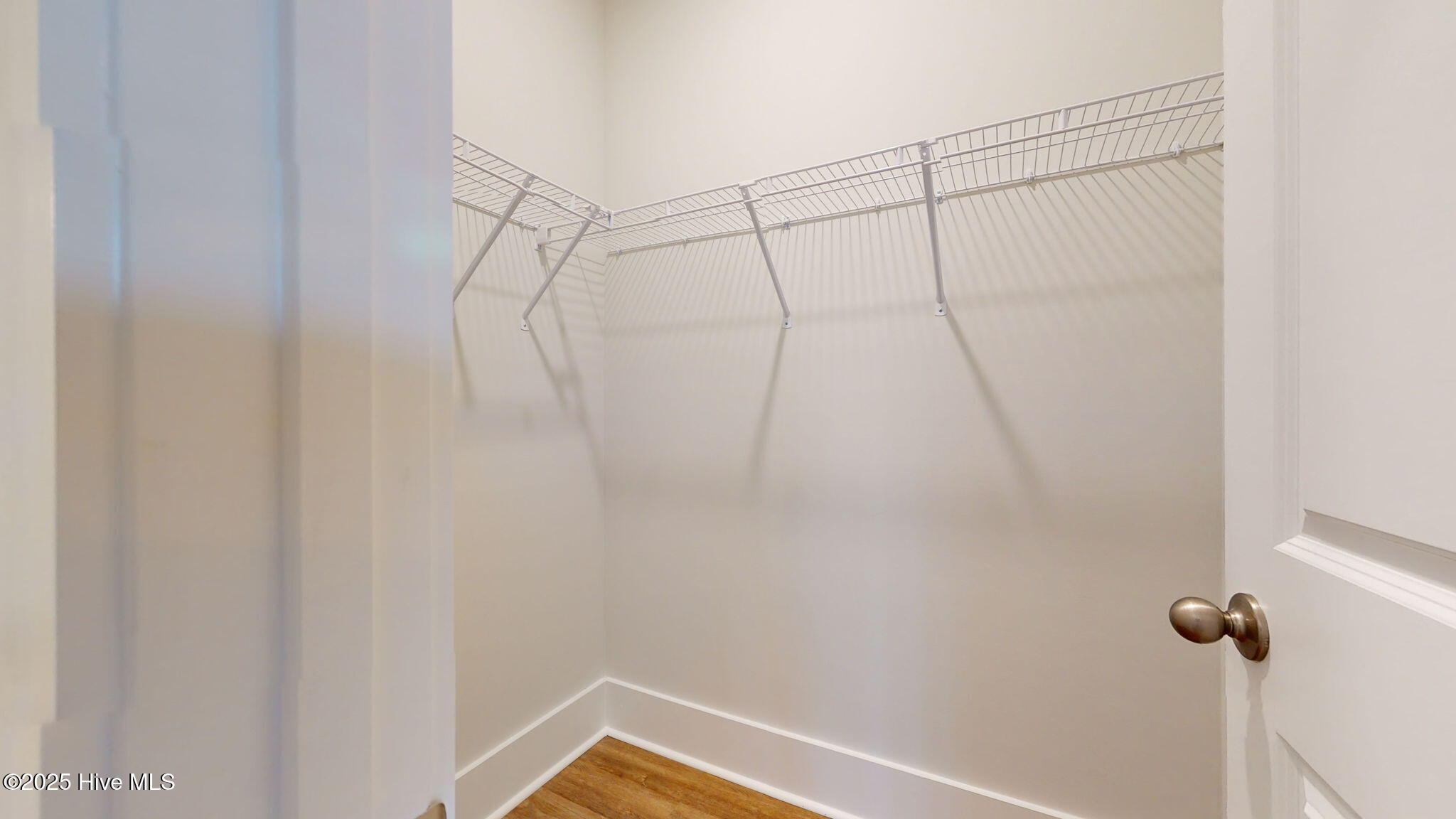 100543683 | Photo 33