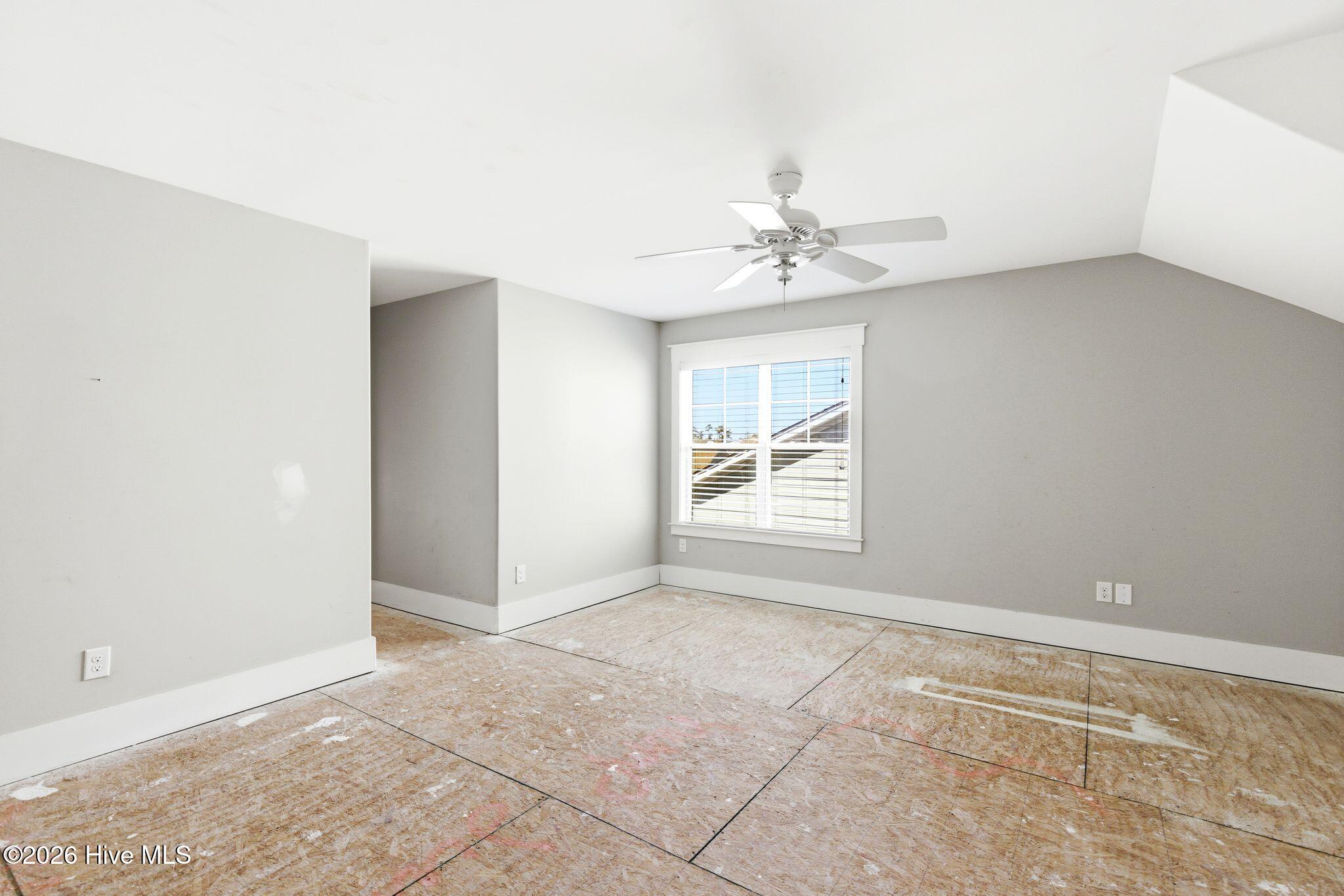 100564306 | Photo 30