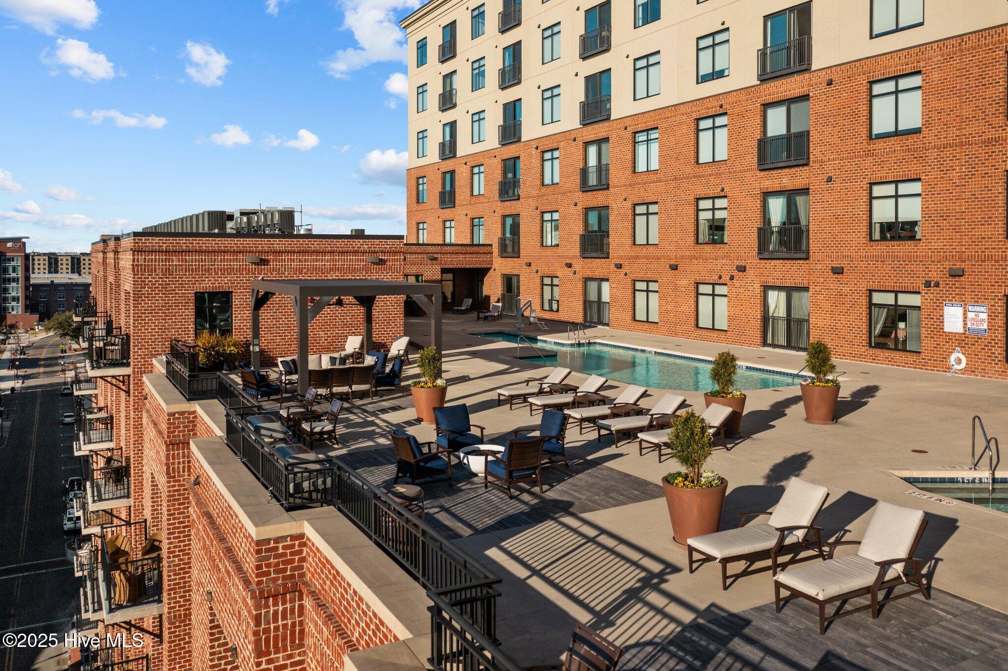 100529175 | Photo 35