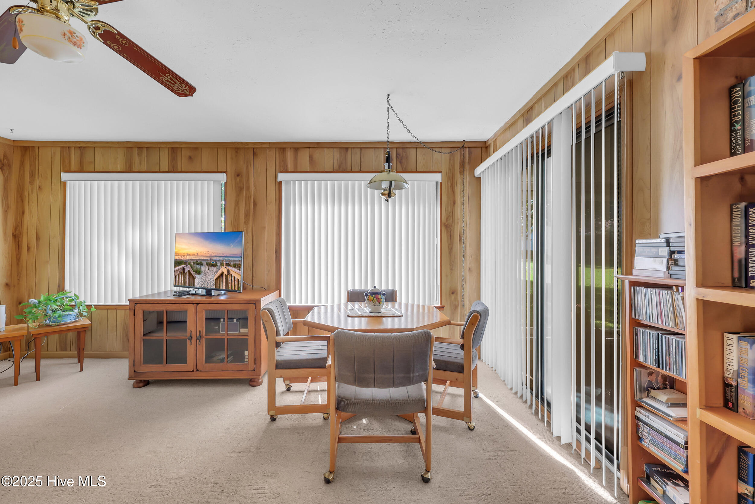 100535037 | Photo 26