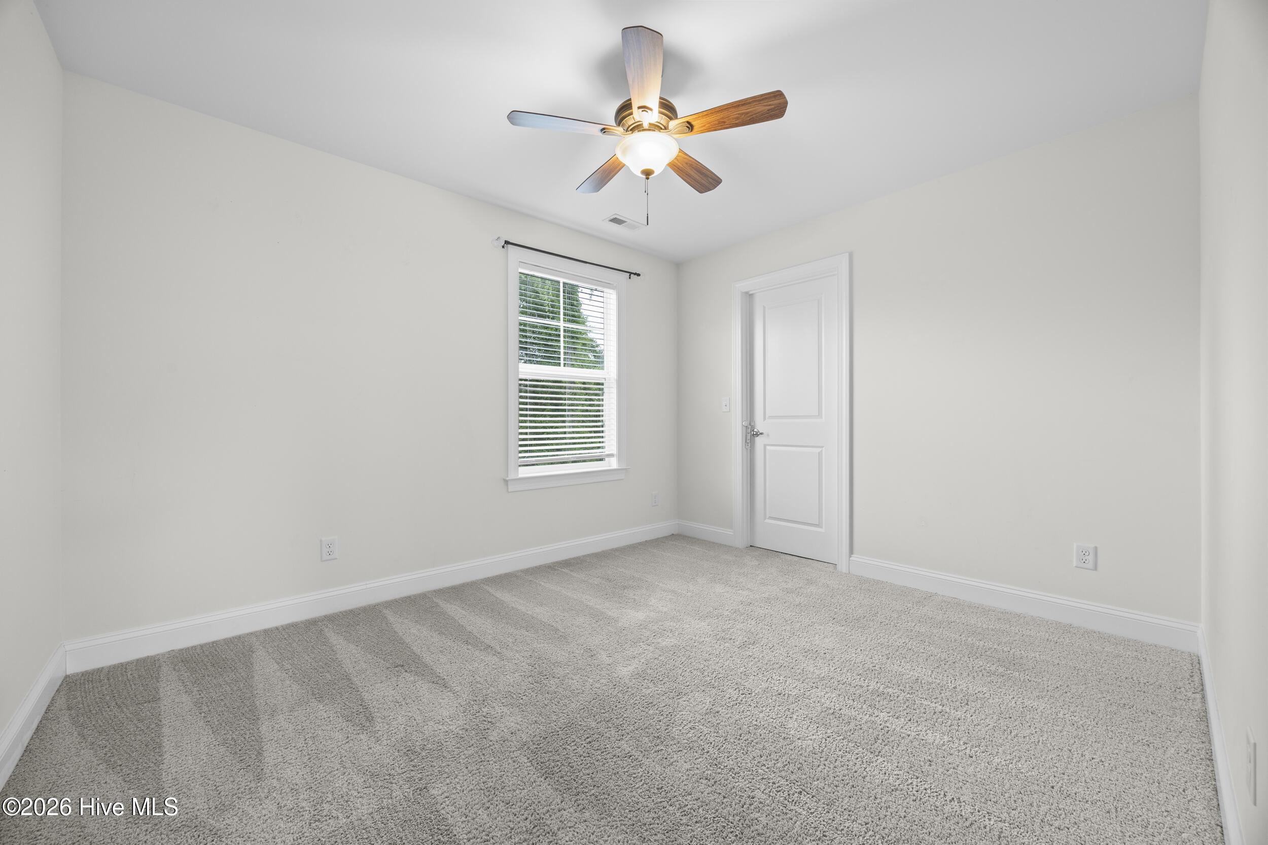 100570482 | Photo 22