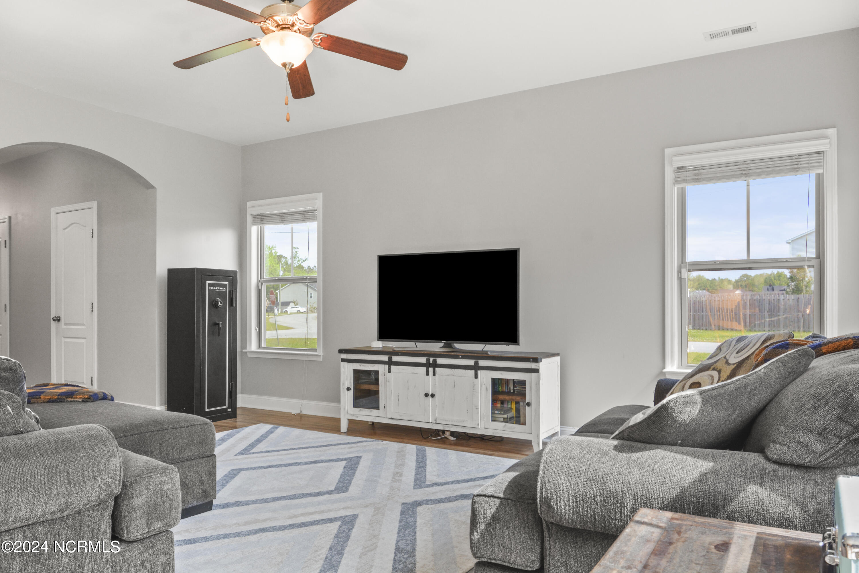 100566117 | Photo 24