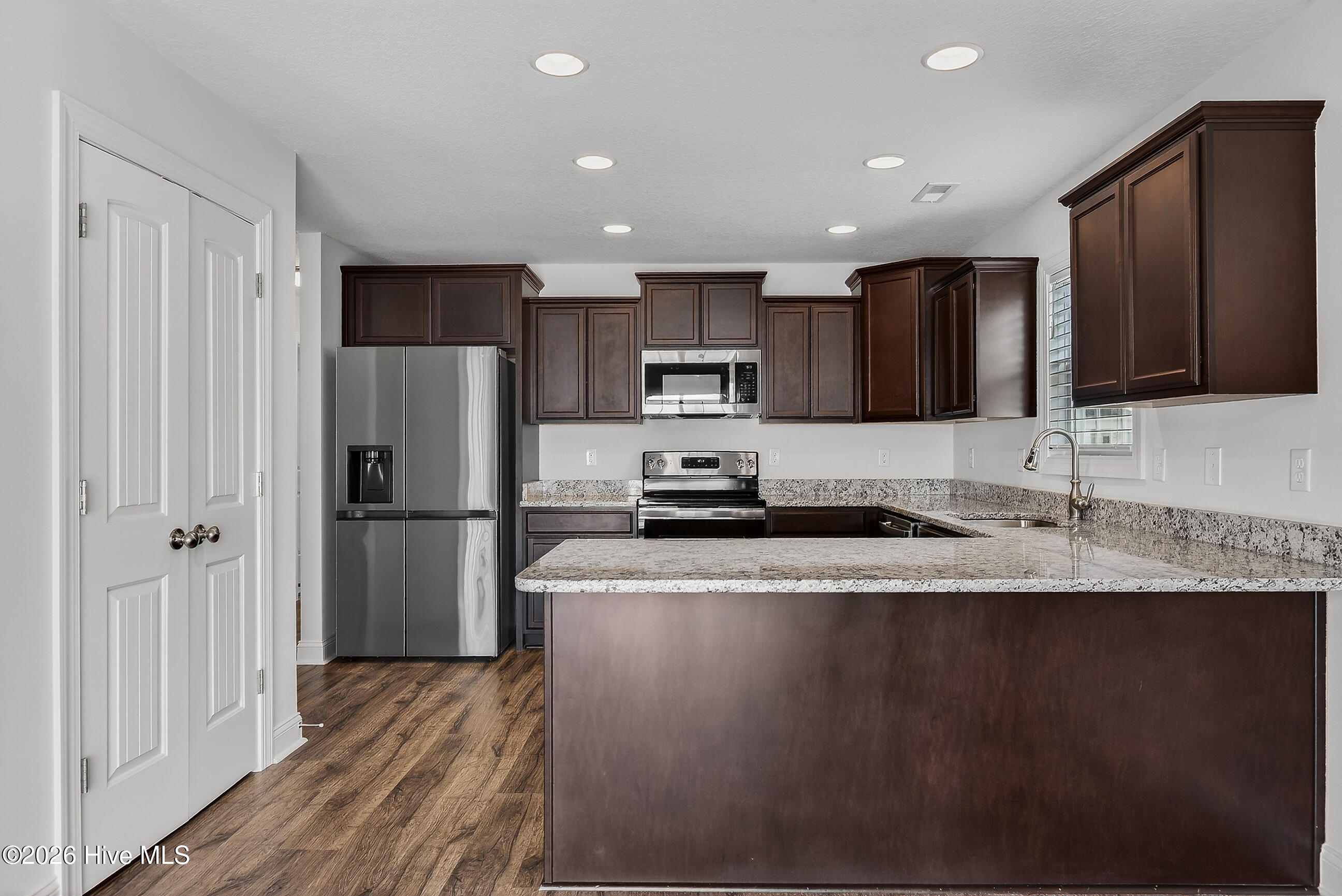 100556986 | Photo 10