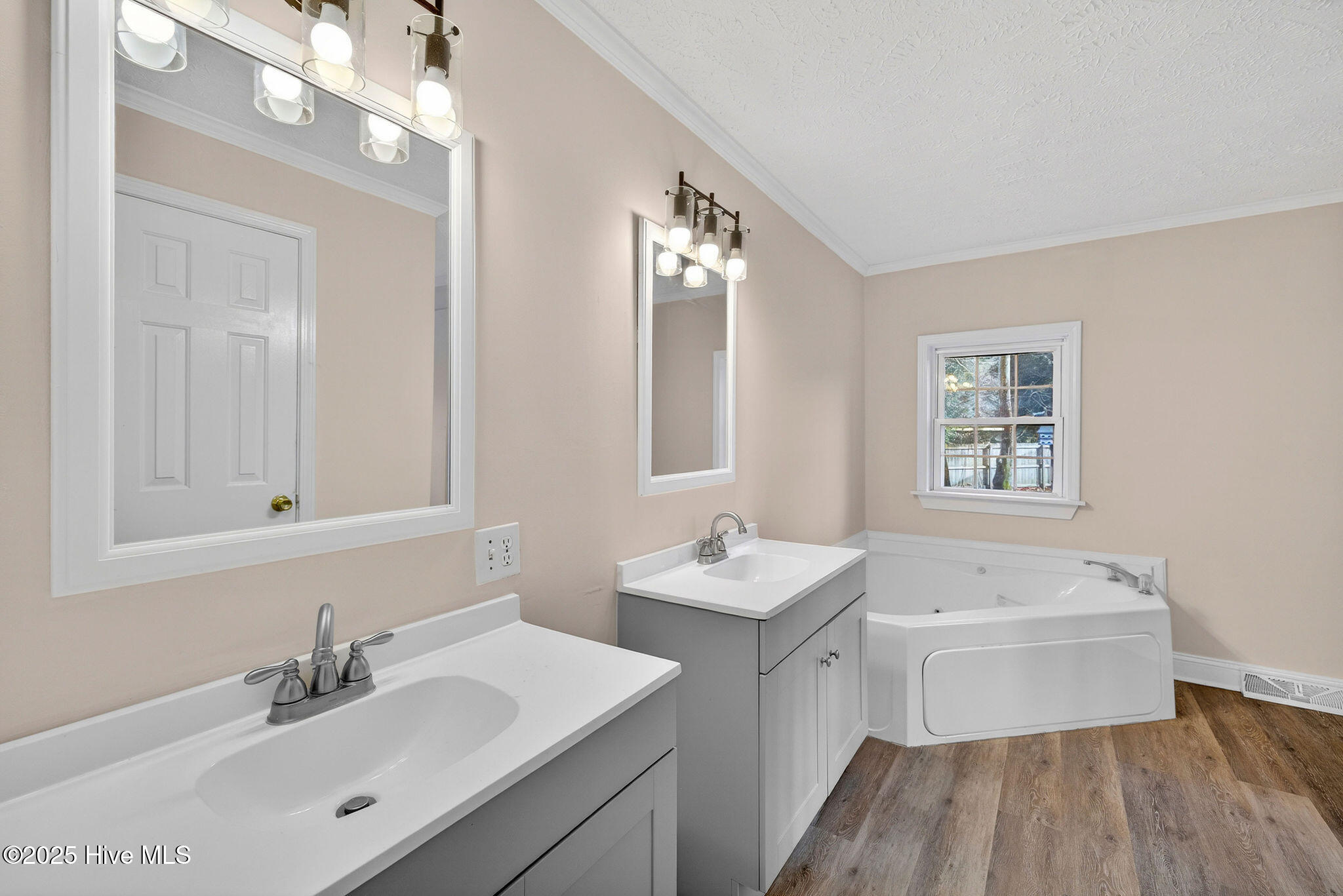 100546222 | Photo 28