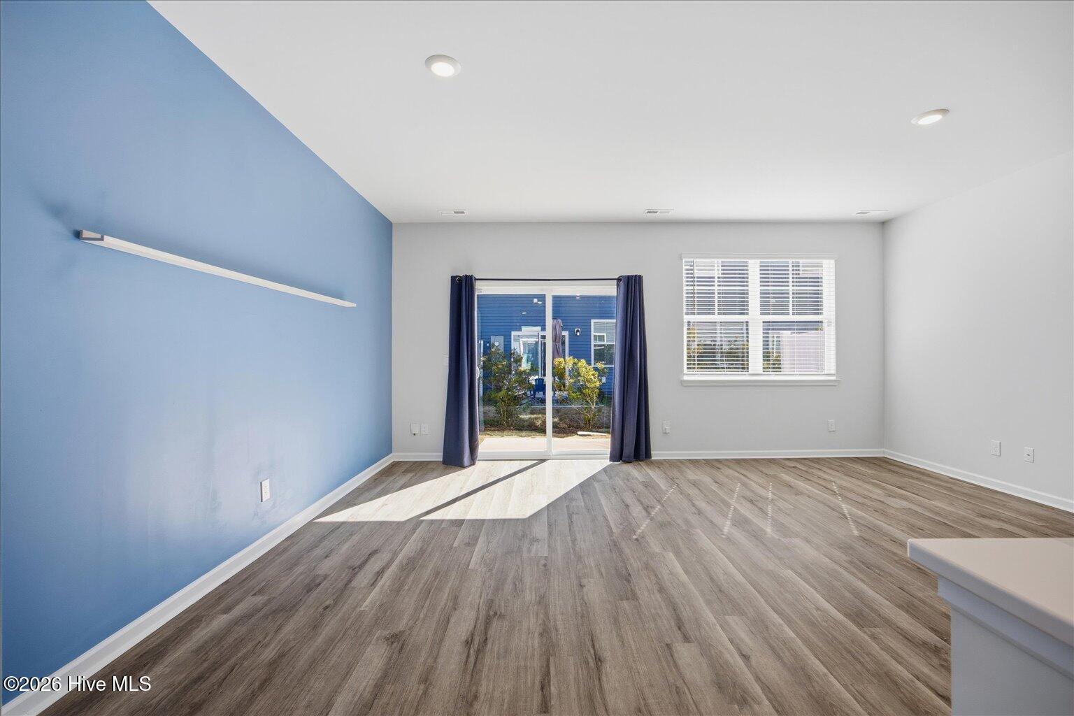 100548049 | Photo 13