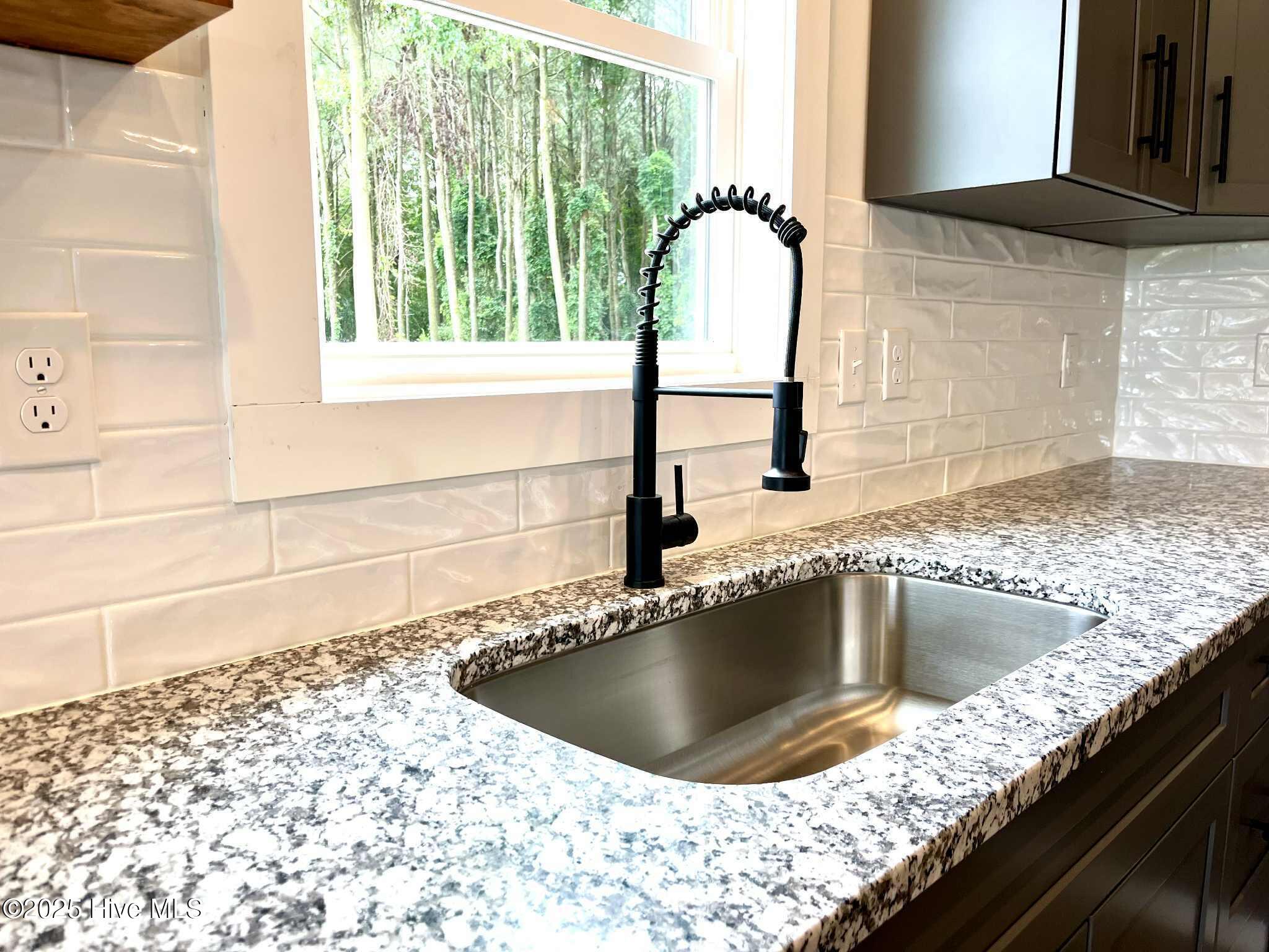 ed5b986f-037f-4267-a322-dcfe872ecf00