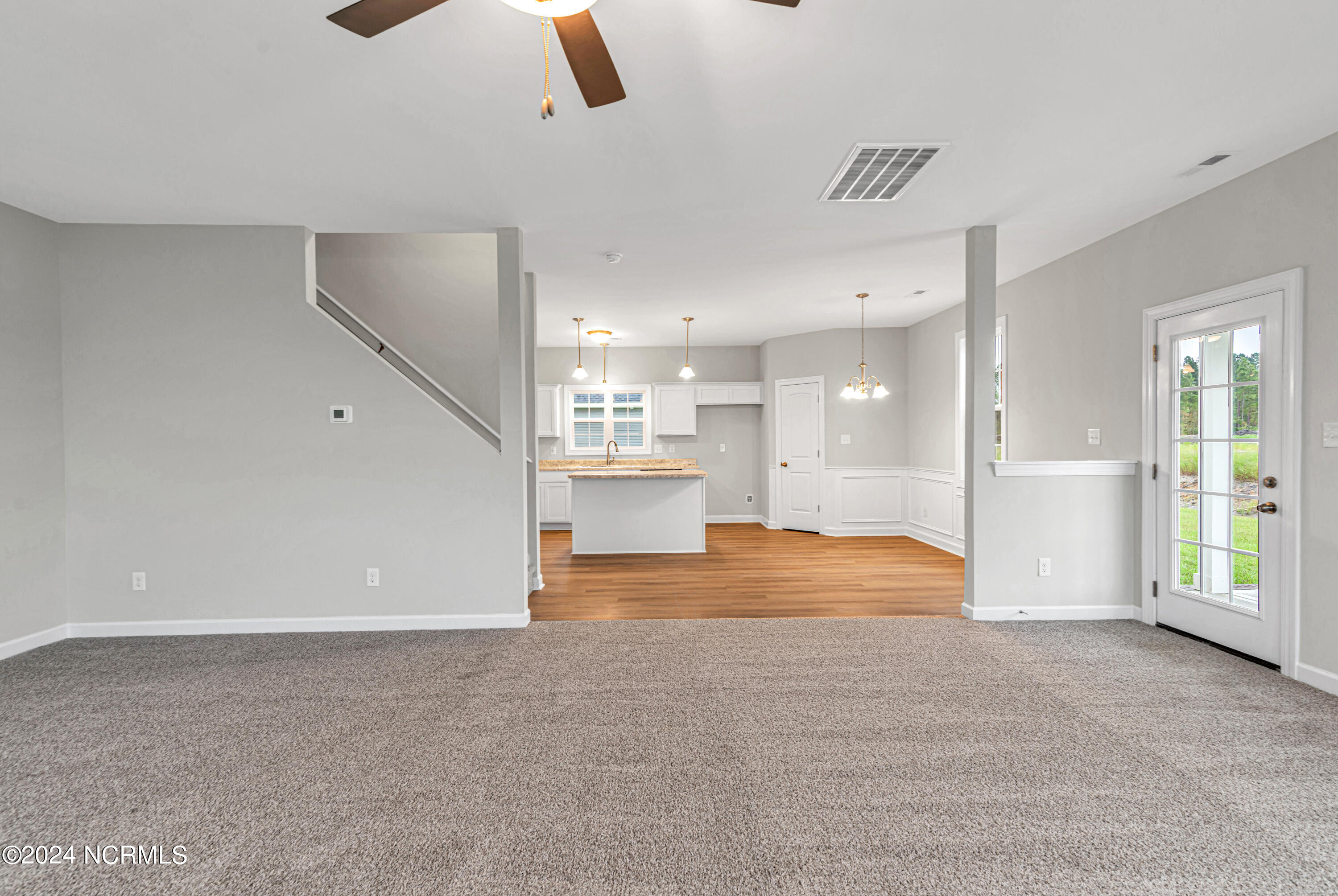 100562805 | Photo 10