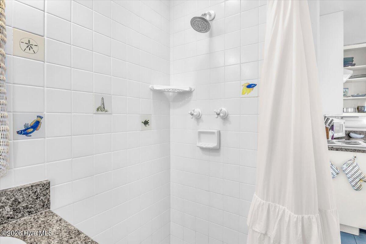 100563686 | Photo 30