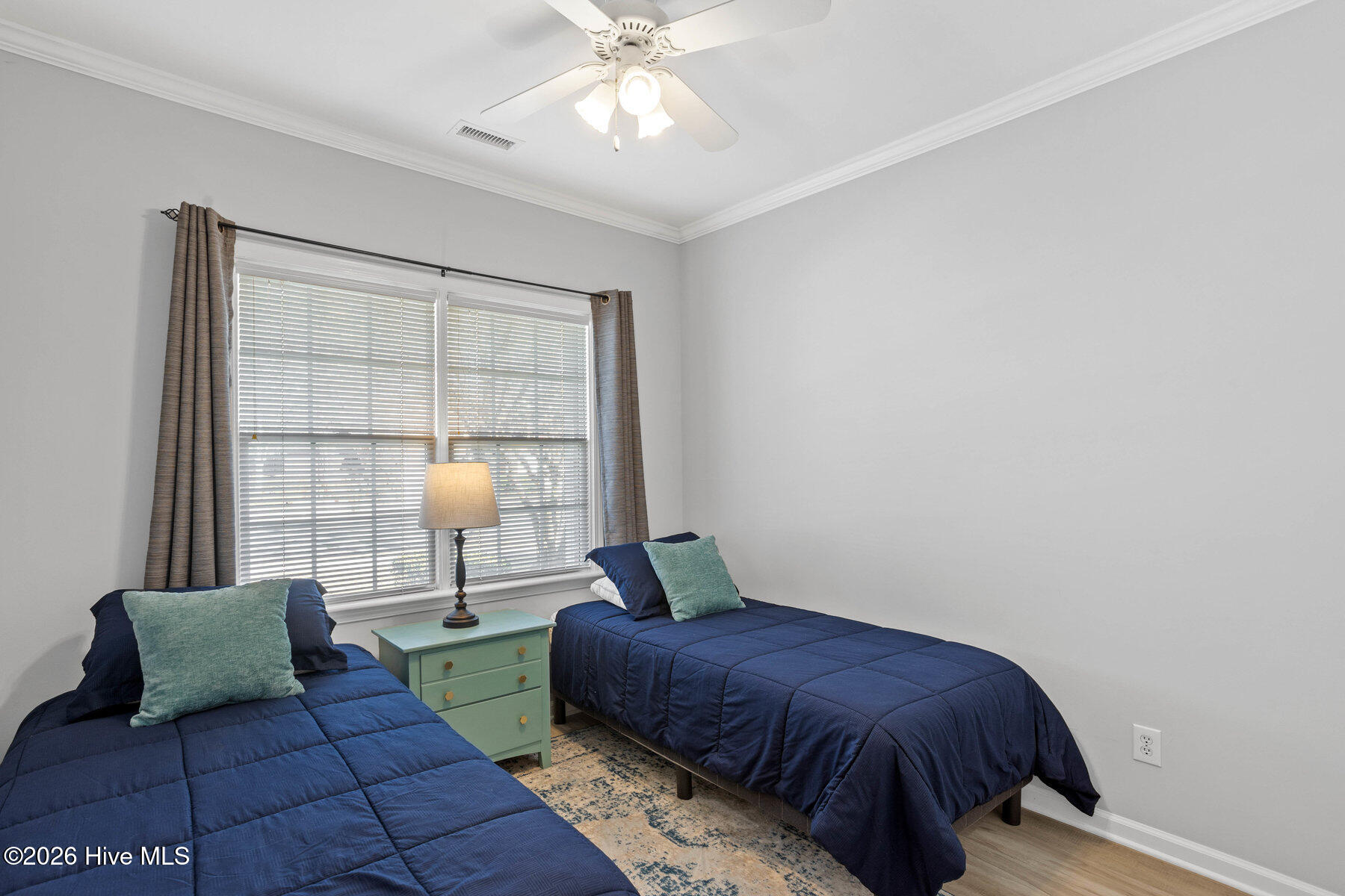 100557830 | Photo 20