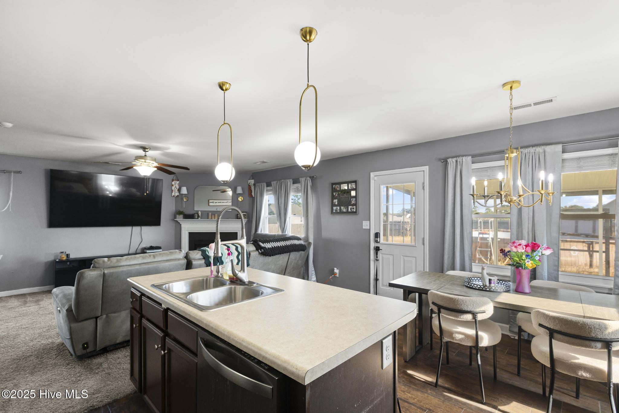 100541316 | Photo 10