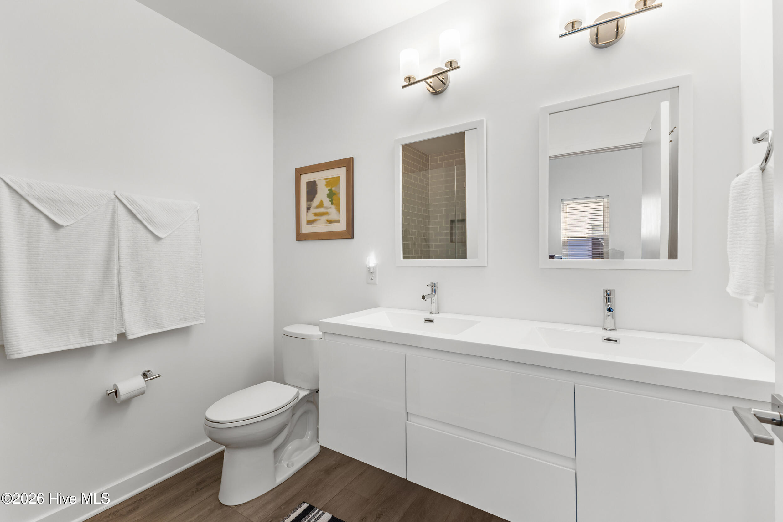 100557840 | Photo 18