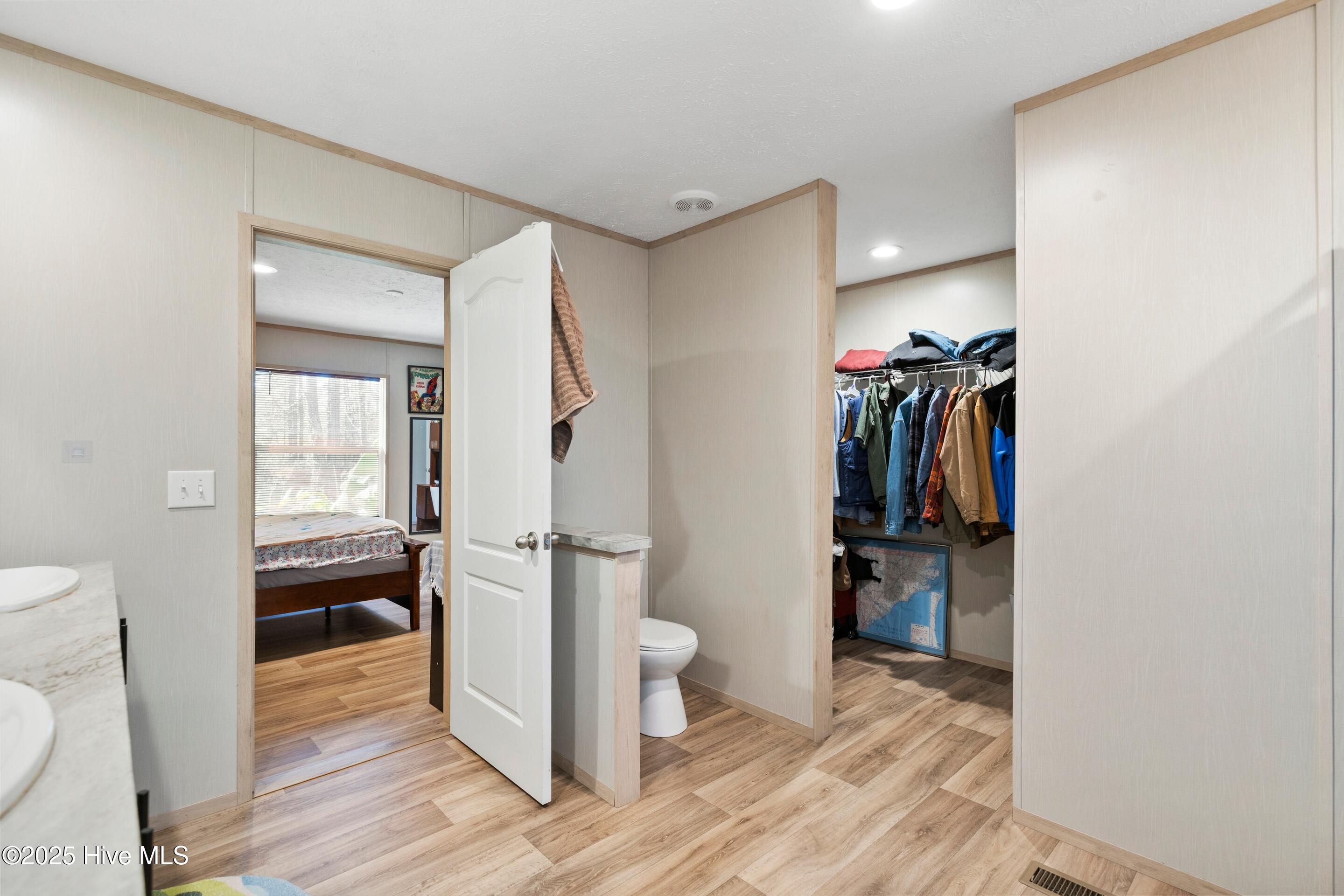 100542146 | Photo 34